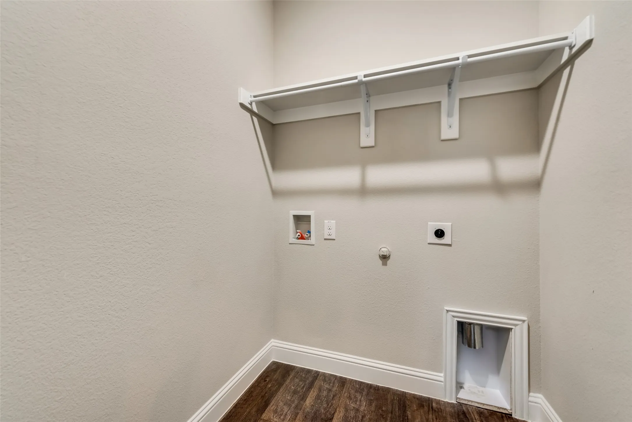 Single Family Residence For Rent in Rockwall County , 1523 Charismatic Court, Rockwall, Texas 75032, 4 Bedroom, 2 Bathroom, 2 Garage spaces, 1,824 Sqft, built in 2020, mls#21313873, Real Estate Agent in Rockwall, Homes For Rent in Rockwall county, Homes For Rent in Rockwall, Realtor in Rockwall Texas, Real Estate Brokerage Independent Realty Texas, Luminita Cordes Realtor