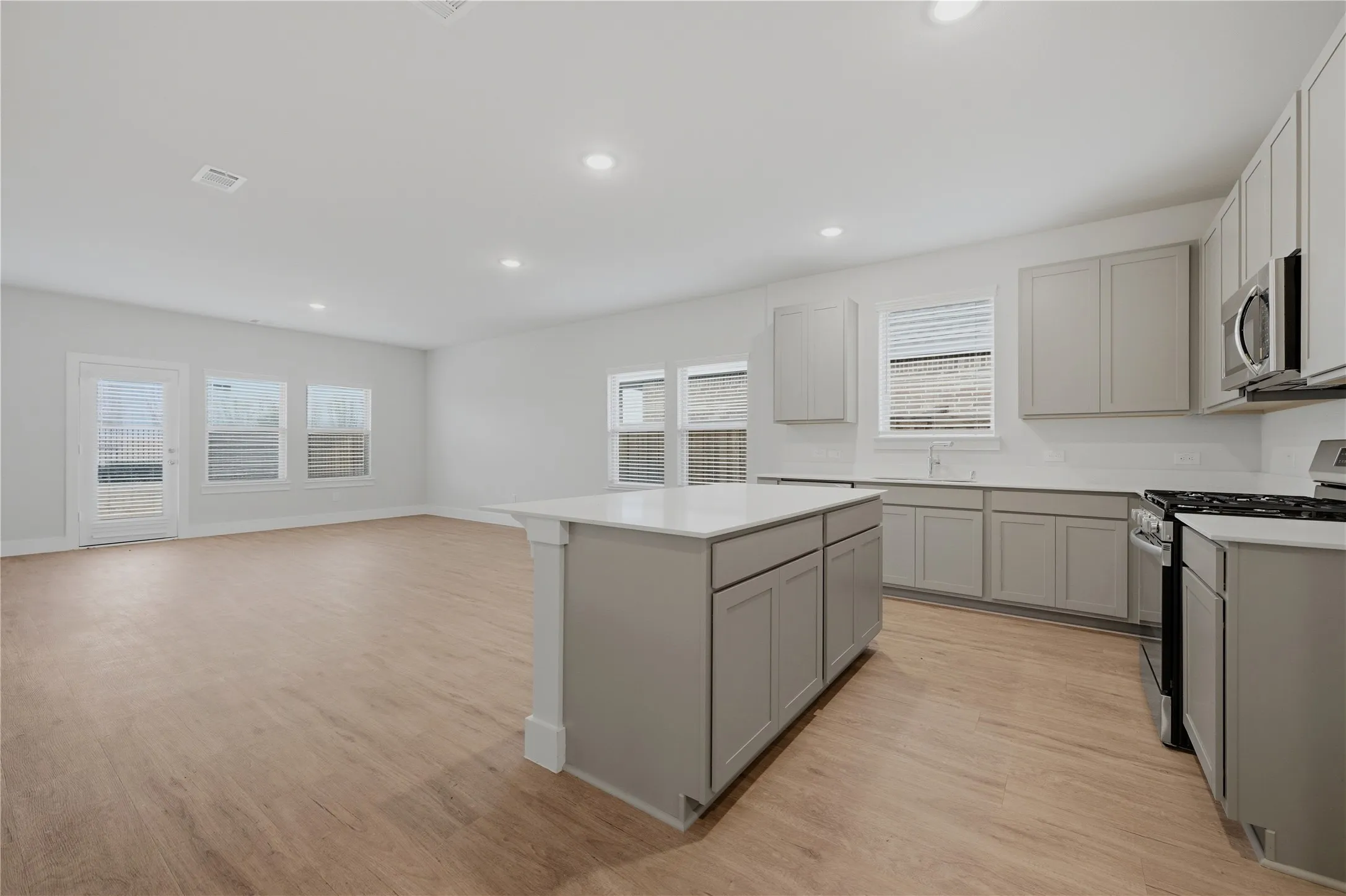 Single Family Residence For Sale in Kaufman County , 1364 Chisos Way, Forney, Texas 75126, 3 Bedroom, 2 Bathroom, 2 Garage spaces, 1,572 Sqft, built in 2024, mls#21308959, Real Estate Agent in Forney, Homes For Sale in Kaufman county, Homes For Sale in Forney, Realtor in Forney Texas, Real Estate Brokerage Independent Realty Texas, Luminita Cordes Realtor