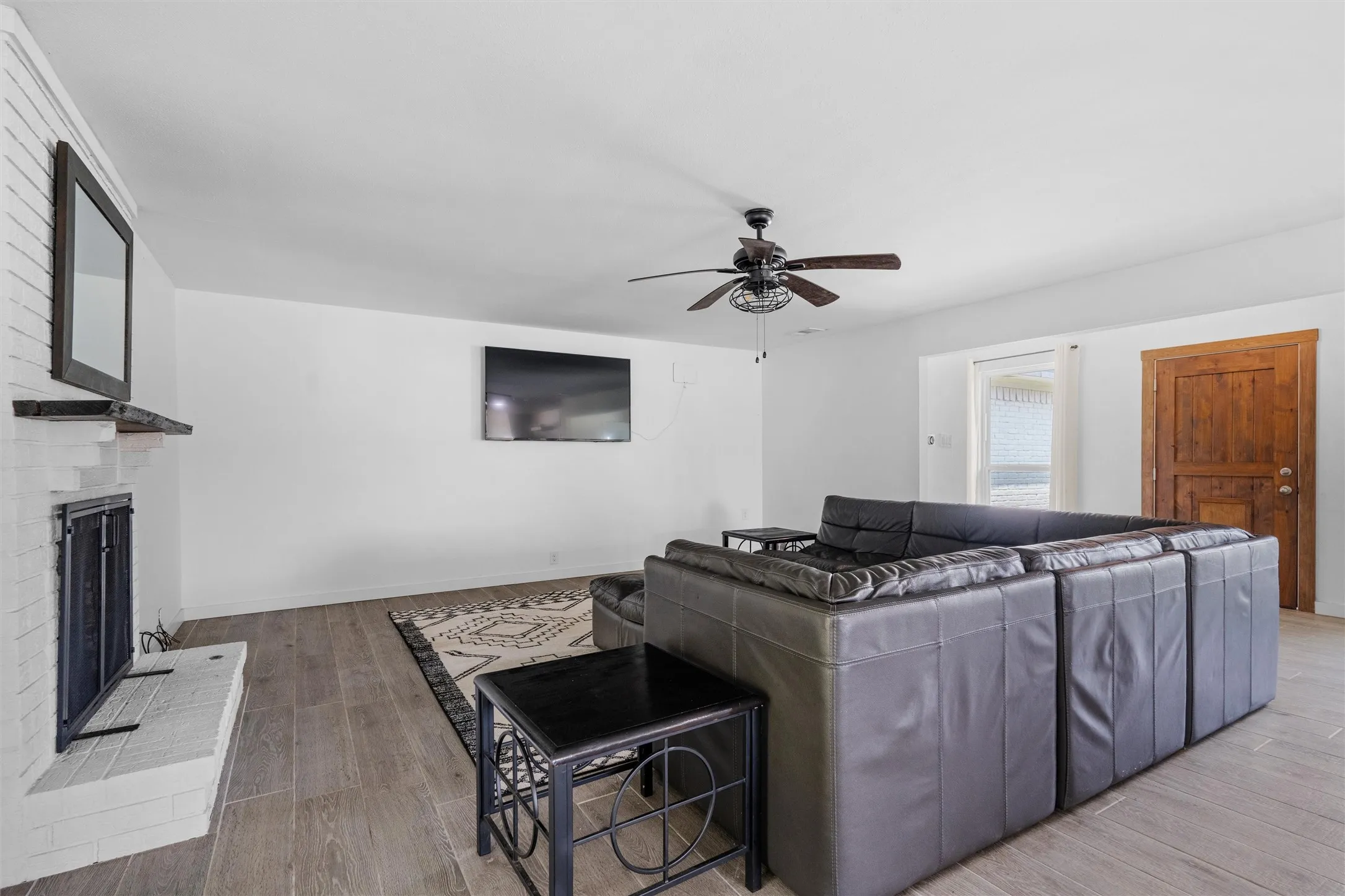 Single Family Residence For Sale in Kaufman County , 215 Pole Bridge Road, Seagoville, Texas 75159, 3 Bedroom, 2 Bathroom, 2 Garage spaces, 2,808 Sqft, built in 1979, mls#21304749, Real Estate Agent in Seagoville, Homes For Sale in Kaufman county, Homes For Sale in Seagoville, Realtor in Seagoville Texas, Real Estate Brokerage Independent Realty Texas, Luminita Cordes Realtor