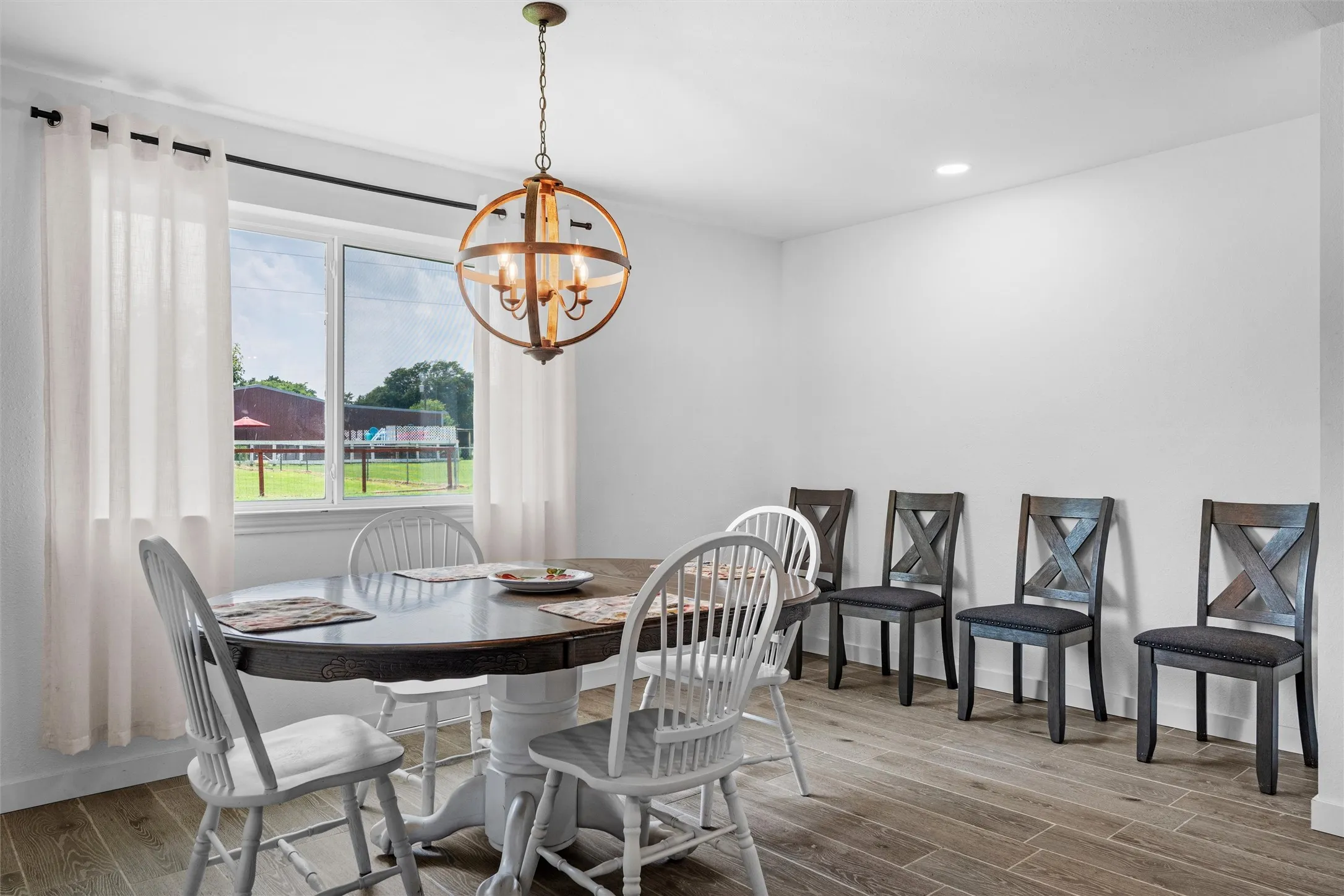 Single Family Residence For Sale in Kaufman County , 215 Pole Bridge Road, Seagoville, Texas 75159, 3 Bedroom, 2 Bathroom, 2 Garage spaces, 2,808 Sqft, built in 1979, mls#21304749, Real Estate Agent in Seagoville, Homes For Sale in Kaufman county, Homes For Sale in Seagoville, Realtor in Seagoville Texas, Real Estate Brokerage Independent Realty Texas, Luminita Cordes Realtor