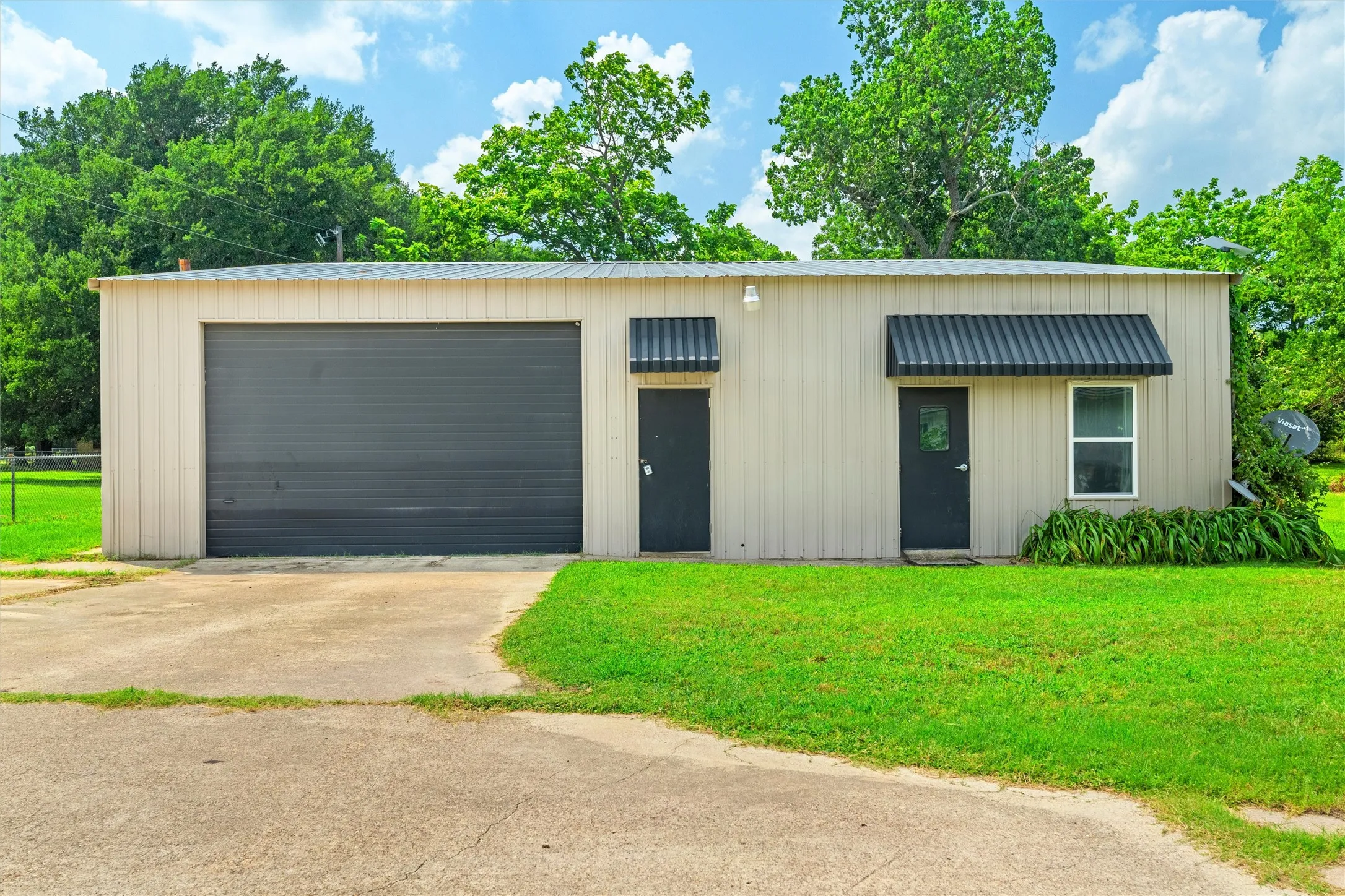 Single Family Residence For Sale in Kaufman County , 215 Pole Bridge Road, Seagoville, Texas 75159, 3 Bedroom, 2 Bathroom, 2 Garage spaces, 2,808 Sqft, built in 1979, mls#21304749, Real Estate Agent in Seagoville, Homes For Sale in Kaufman county, Homes For Sale in Seagoville, Realtor in Seagoville Texas, Real Estate Brokerage Independent Realty Texas, Luminita Cordes Realtor