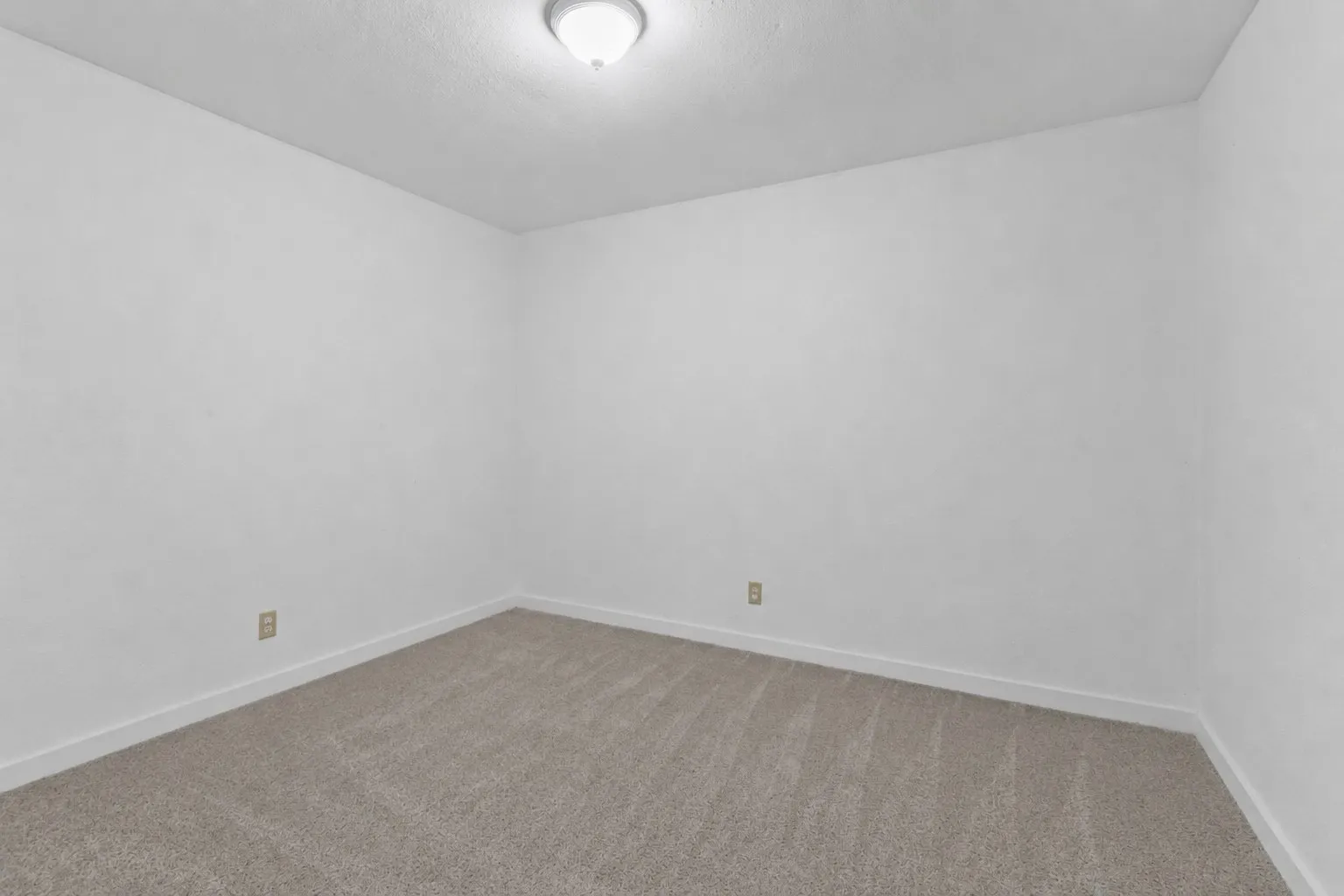 Single Family Residence For Sale in Kaufman County , 215 Pole Bridge Road, Seagoville, Texas 75159, 3 Bedroom, 2 Bathroom, 2 Garage spaces, 2,808 Sqft, built in 1979, mls#21304749, Real Estate Agent in Seagoville, Homes For Sale in Kaufman county, Homes For Sale in Seagoville, Realtor in Seagoville Texas, Real Estate Brokerage Independent Realty Texas, Luminita Cordes Realtor
