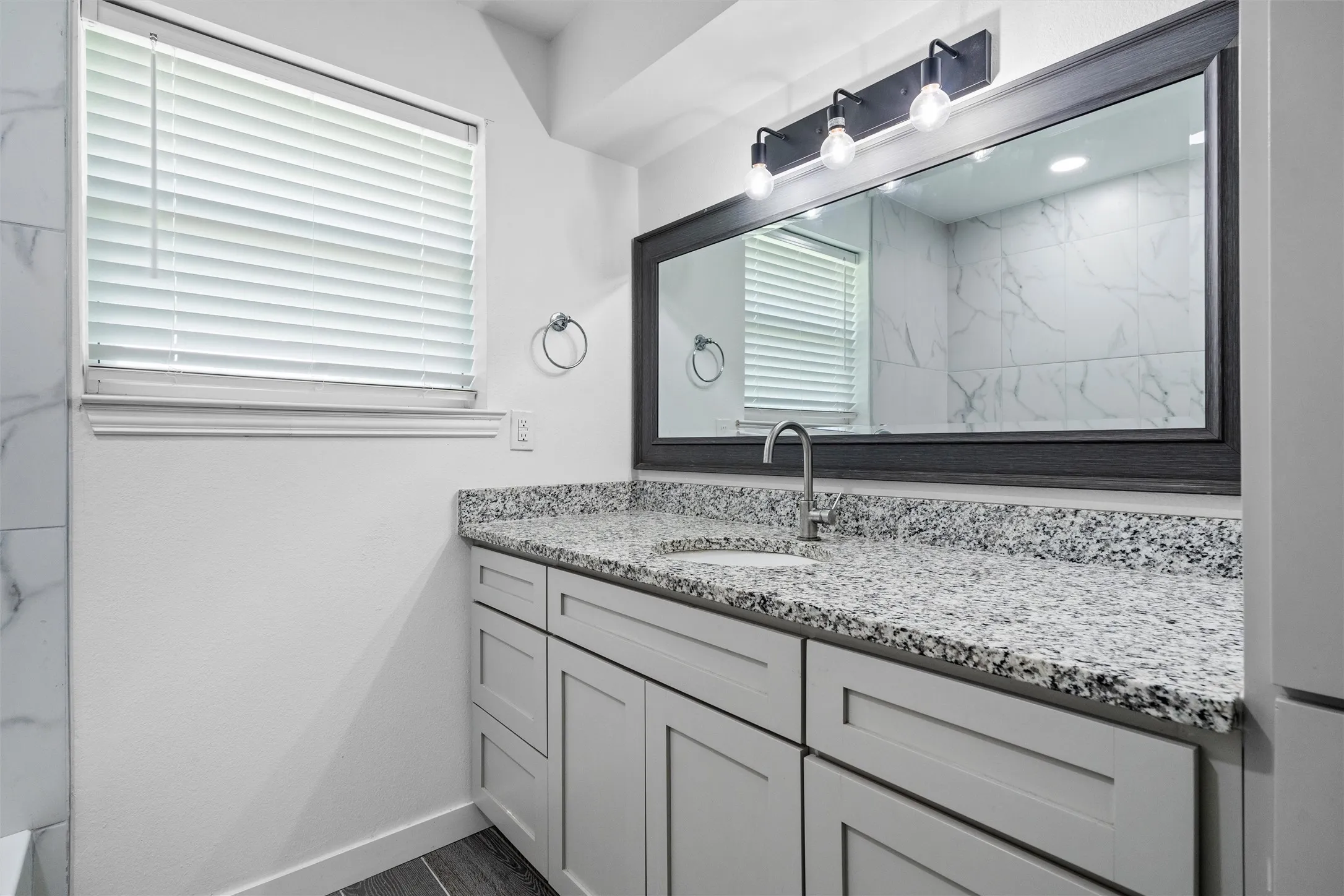 Single Family Residence For Sale in Kaufman County , 215 Pole Bridge Road, Seagoville, Texas 75159, 3 Bedroom, 2 Bathroom, 2 Garage spaces, 2,808 Sqft, built in 1979, mls#21304749, Real Estate Agent in Seagoville, Homes For Sale in Kaufman county, Homes For Sale in Seagoville, Realtor in Seagoville Texas, Real Estate Brokerage Independent Realty Texas, Luminita Cordes Realtor