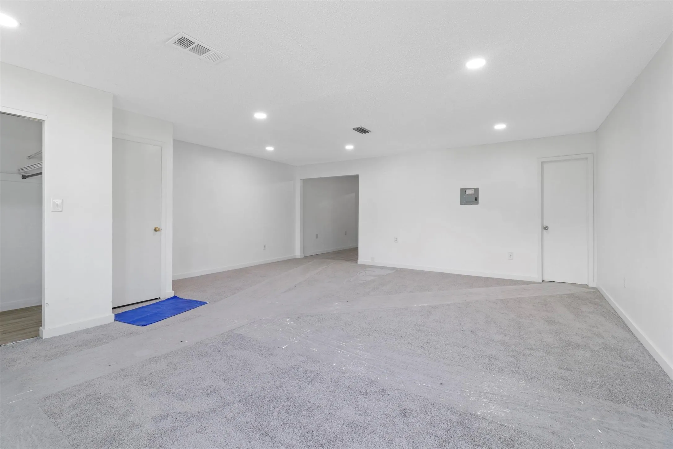 Single Family Residence For Sale in Kaufman County , 215 Pole Bridge Road, Seagoville, Texas 75159, 3 Bedroom, 2 Bathroom, 2 Garage spaces, 2,808 Sqft, built in 1979, mls#21304749, Real Estate Agent in Seagoville, Homes For Sale in Kaufman county, Homes For Sale in Seagoville, Realtor in Seagoville Texas, Real Estate Brokerage Independent Realty Texas, Luminita Cordes Realtor