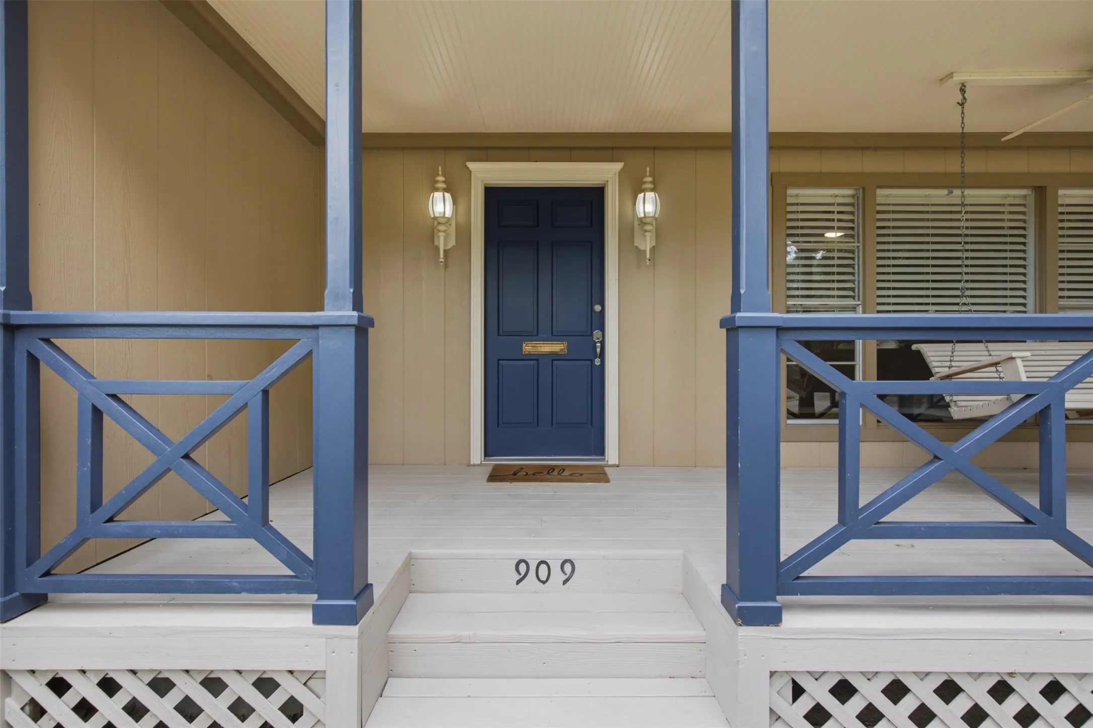 Single Family Residence For Sale in Tarrant County , 909 Keith Pumphrey Drive, River Oaks, Texas 76114, 2 Bedroom, 1 Bathroom, 1 Garage spaces, 1,177 Sqft, built in 1951, mls#21310834, Real Estate Agent in River Oaks, Homes For Sale in Tarrant county, Homes For Sale in River Oaks, Realtor in River Oaks Texas, Real Estate Brokerage Independent Realty Texas, Luminita Cordes Realtor