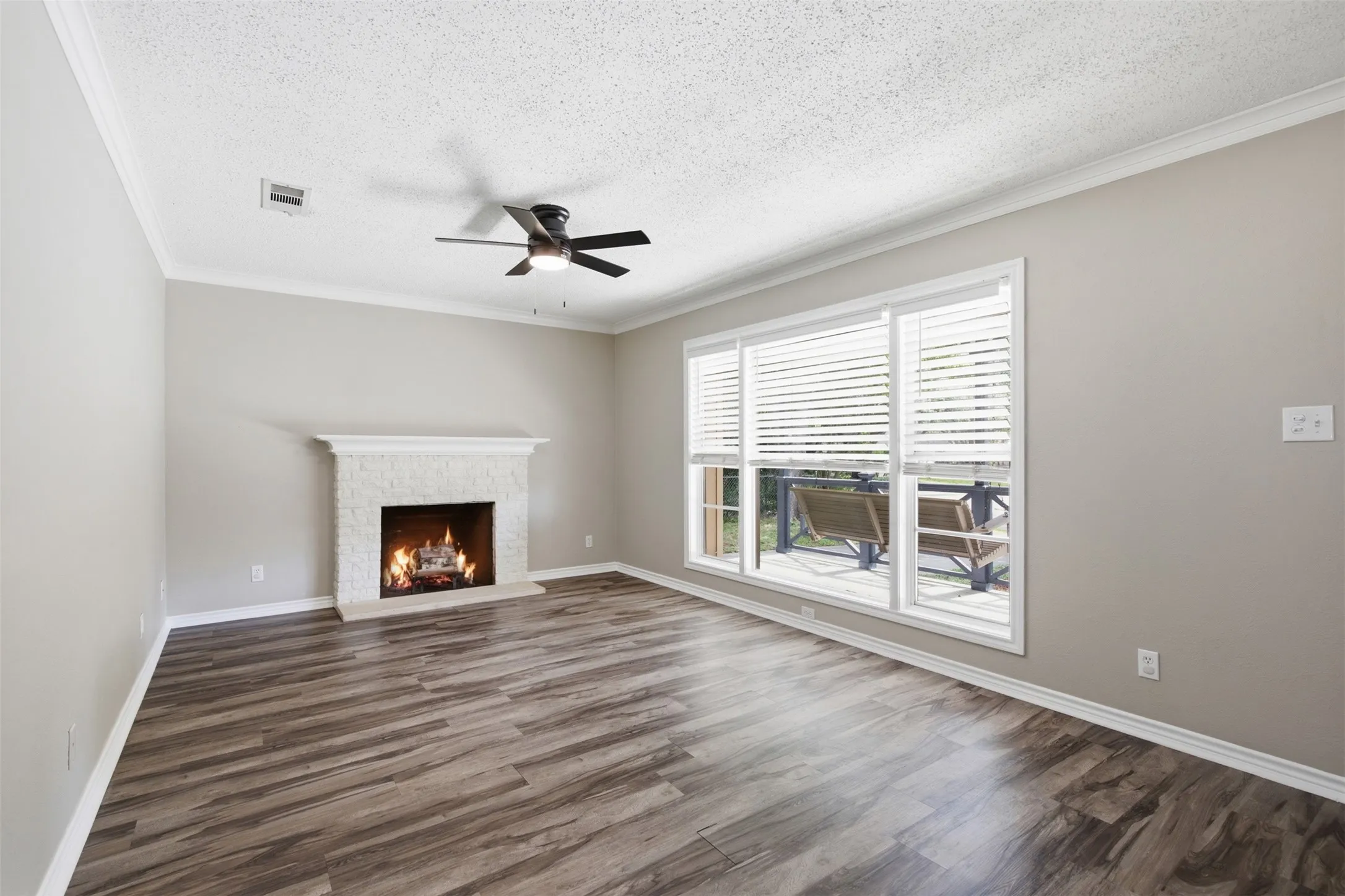 Single Family Residence For Sale in Tarrant County , 909 Keith Pumphrey Drive, River Oaks, Texas 76114, 2 Bedroom, 1 Bathroom, 1 Garage spaces, 1,177 Sqft, built in 1951, mls#21310834, Real Estate Agent in River Oaks, Homes For Sale in Tarrant county, Homes For Sale in River Oaks, Realtor in River Oaks Texas, Real Estate Brokerage Independent Realty Texas, Luminita Cordes Realtor