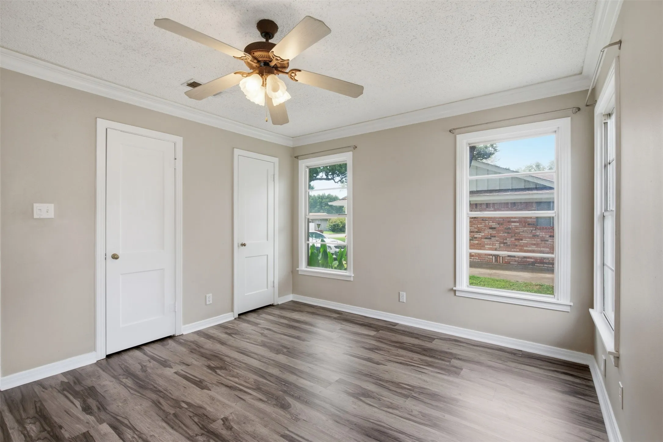 Single Family Residence For Sale in Tarrant County , 909 Keith Pumphrey Drive, River Oaks, Texas 76114, 2 Bedroom, 1 Bathroom, 1 Garage spaces, 1,177 Sqft, built in 1951, mls#21310834, Real Estate Agent in River Oaks, Homes For Sale in Tarrant county, Homes For Sale in River Oaks, Realtor in River Oaks Texas, Real Estate Brokerage Independent Realty Texas, Luminita Cordes Realtor