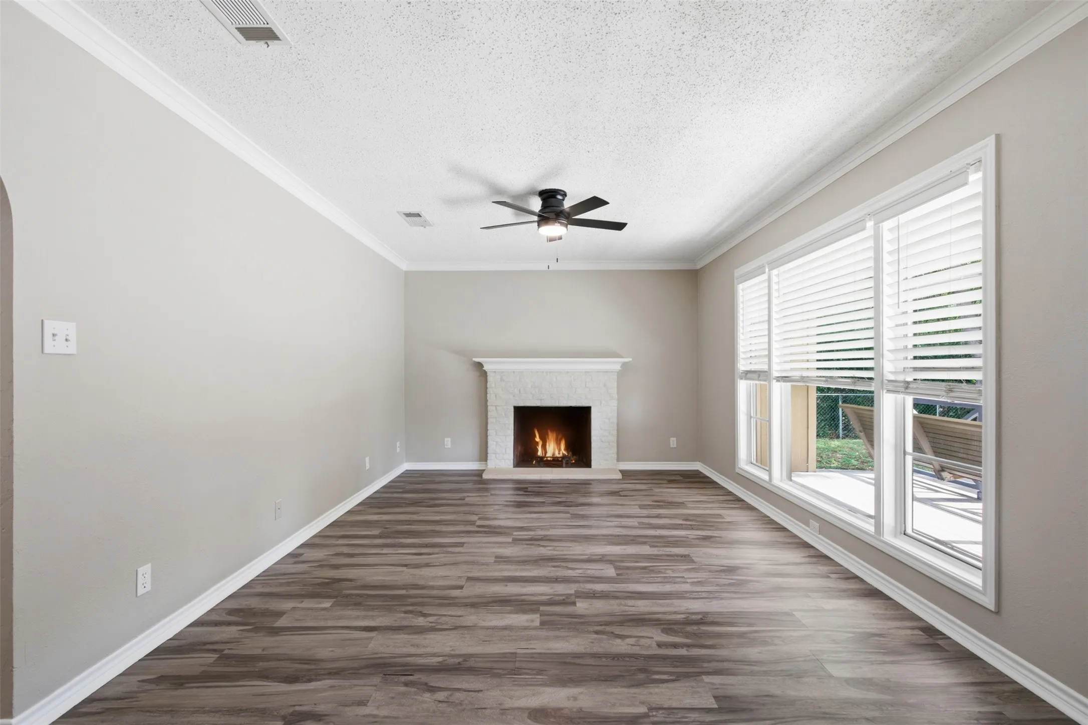 Single Family Residence For Sale in Tarrant County , 909 Keith Pumphrey Drive, River Oaks, Texas 76114, 2 Bedroom, 1 Bathroom, 1 Garage spaces, 1,177 Sqft, built in 1951, mls#21310834, Real Estate Agent in River Oaks, Homes For Sale in Tarrant county, Homes For Sale in River Oaks, Realtor in River Oaks Texas, Real Estate Brokerage Independent Realty Texas, Luminita Cordes Realtor