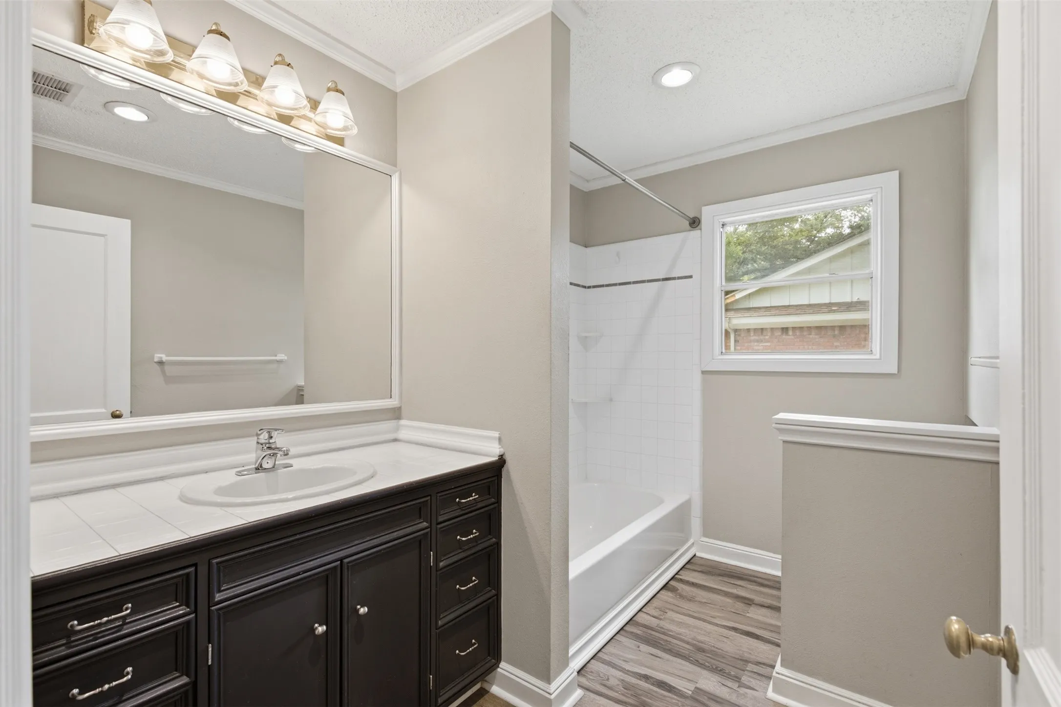 Single Family Residence For Sale in Tarrant County , 909 Keith Pumphrey Drive, River Oaks, Texas 76114, 2 Bedroom, 1 Bathroom, 1 Garage spaces, 1,177 Sqft, built in 1951, mls#21310834, Real Estate Agent in River Oaks, Homes For Sale in Tarrant county, Homes For Sale in River Oaks, Realtor in River Oaks Texas, Real Estate Brokerage Independent Realty Texas, Luminita Cordes Realtor