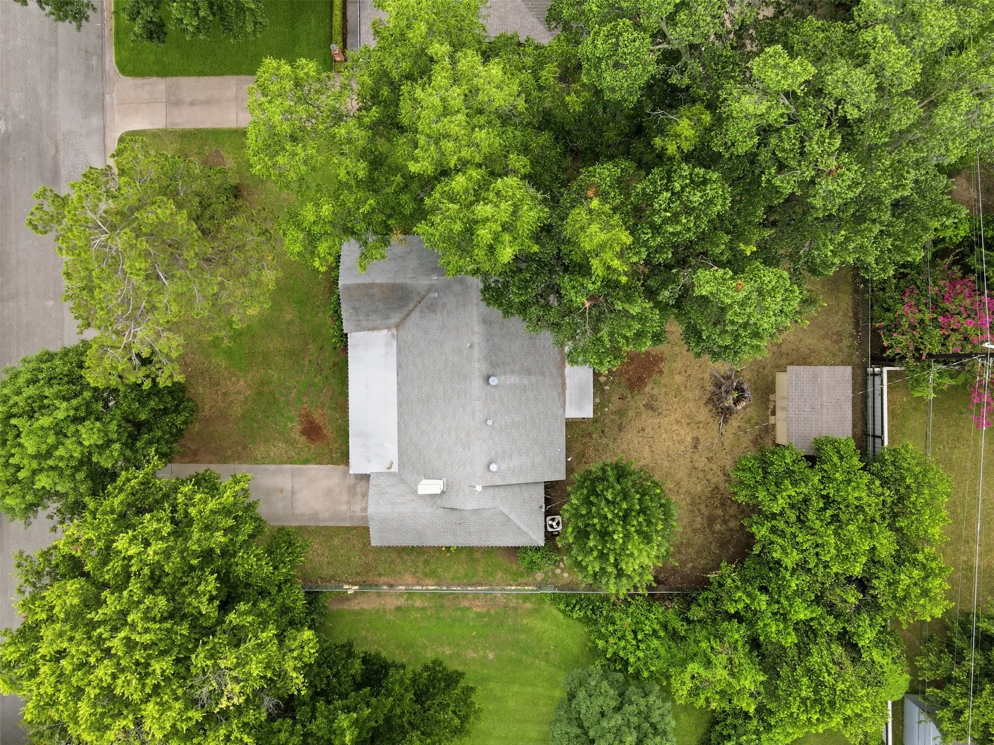 Single Family Residence For Sale in Tarrant County , 909 Keith Pumphrey Drive, River Oaks, Texas 76114, 2 Bedroom, 1 Bathroom, 1 Garage spaces, 1,177 Sqft, built in 1951, mls#21310834, Real Estate Agent in River Oaks, Homes For Sale in Tarrant county, Homes For Sale in River Oaks, Realtor in River Oaks Texas, Real Estate Brokerage Independent Realty Texas, Luminita Cordes Realtor