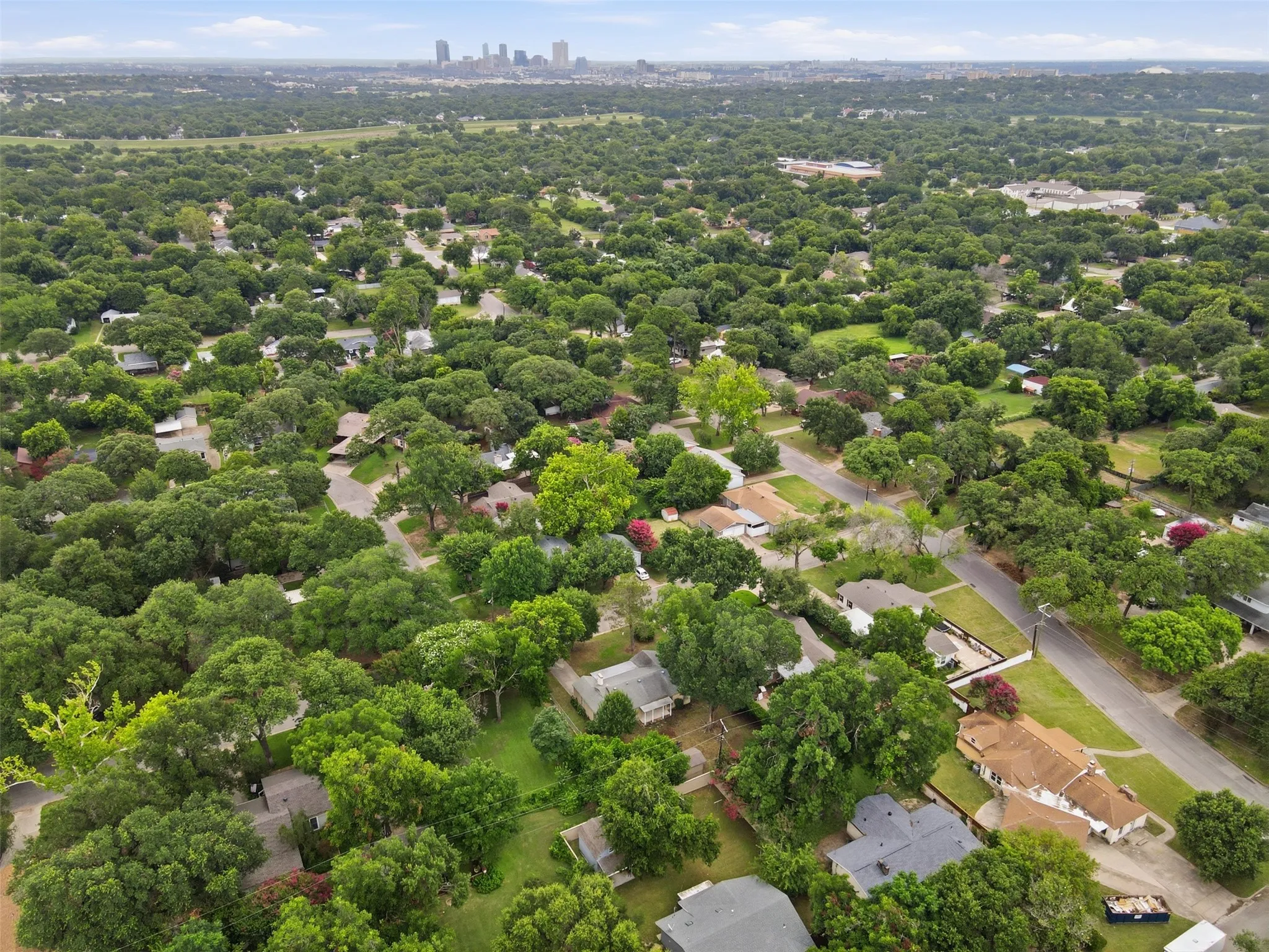 Single Family Residence For Sale in Tarrant County , 909 Keith Pumphrey Drive, River Oaks, Texas 76114, 2 Bedroom, 1 Bathroom, 1 Garage spaces, 1,177 Sqft, built in 1951, mls#21310834, Real Estate Agent in River Oaks, Homes For Sale in Tarrant county, Homes For Sale in River Oaks, Realtor in River Oaks Texas, Real Estate Brokerage Independent Realty Texas, Luminita Cordes Realtor