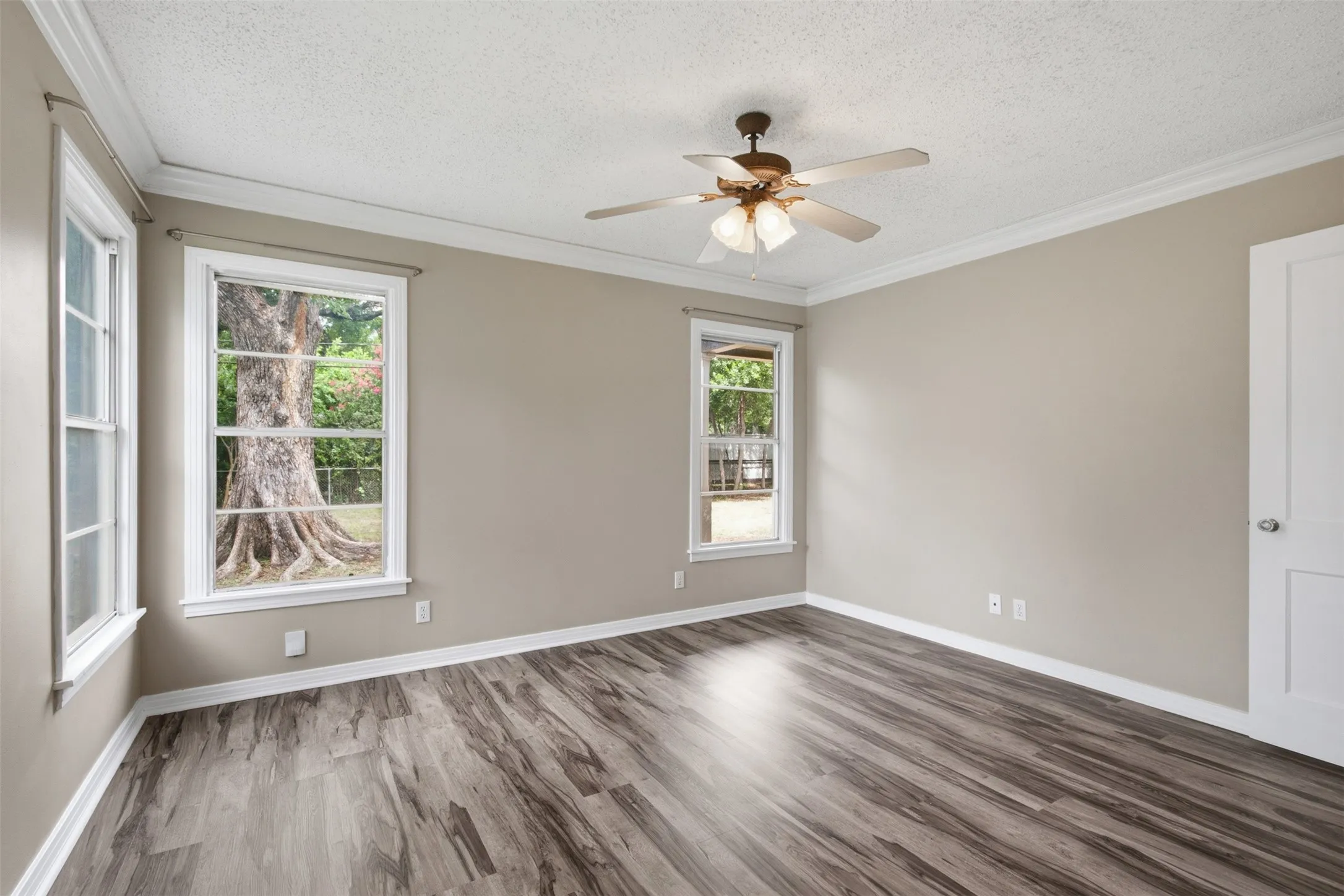 Single Family Residence For Sale in Tarrant County , 909 Keith Pumphrey Drive, River Oaks, Texas 76114, 2 Bedroom, 1 Bathroom, 1 Garage spaces, 1,177 Sqft, built in 1951, mls#21310834, Real Estate Agent in River Oaks, Homes For Sale in Tarrant county, Homes For Sale in River Oaks, Realtor in River Oaks Texas, Real Estate Brokerage Independent Realty Texas, Luminita Cordes Realtor