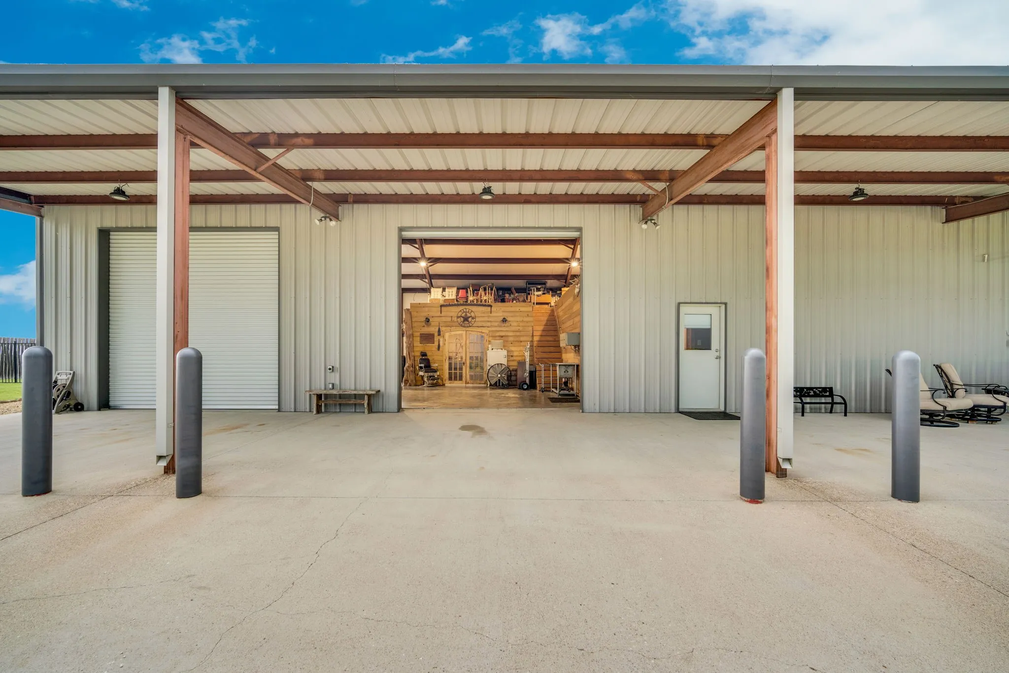 Single Family Residence For Sale in Ellis County , 930 Pigg Road, Waxahachie, Texas 75165, 3 Bedroom, 4 Bathroom, 3 Garage spaces, 3,200 Sqft, built in 2020, mls#21312531, Real Estate Agent in Waxahachie, Homes For Sale in Ellis county, Homes For Sale in Waxahachie, Realtor in Waxahachie Texas, Real Estate Brokerage Independent Realty Texas, Luminita Cordes Realtor