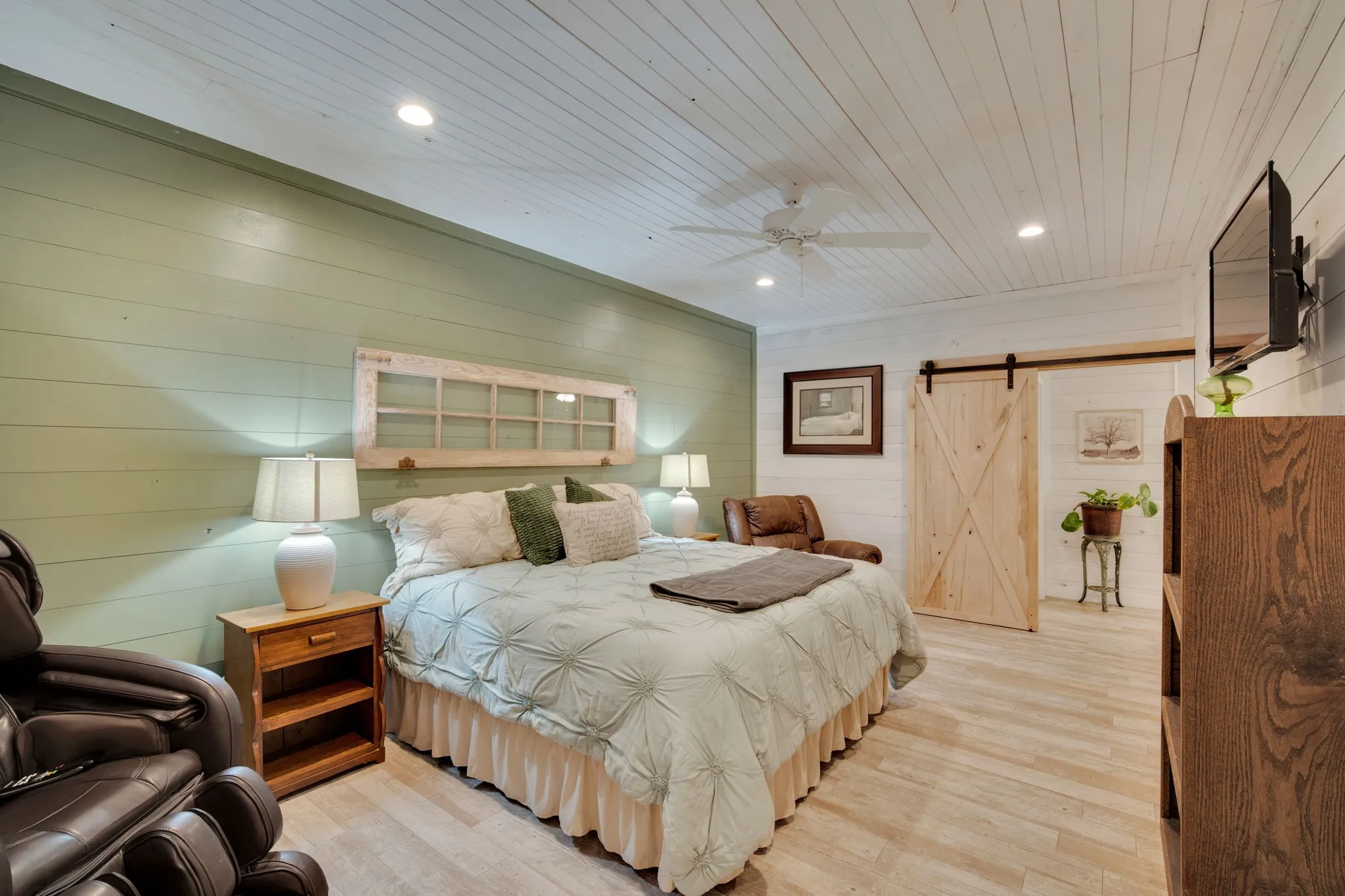 Single Family Residence For Sale in Ellis County , 930 Pigg Road, Waxahachie, Texas 75165, 3 Bedroom, 4 Bathroom, 3 Garage spaces, 3,200 Sqft, built in 2020, mls#21312531, Real Estate Agent in Waxahachie, Homes For Sale in Ellis county, Homes For Sale in Waxahachie, Realtor in Waxahachie Texas, Real Estate Brokerage Independent Realty Texas, Luminita Cordes Realtor