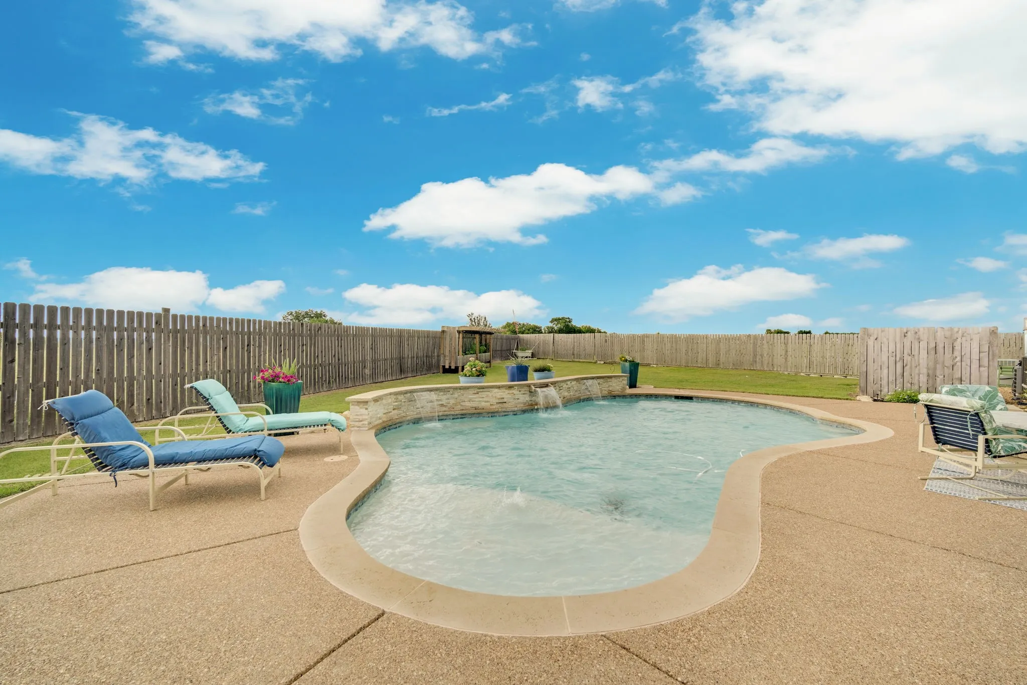 Single Family Residence For Sale in Ellis County , 930 Pigg Road, Waxahachie, Texas 75165, 3 Bedroom, 4 Bathroom, 3 Garage spaces, 3,200 Sqft, built in 2020, mls#21312531, Real Estate Agent in Waxahachie, Homes For Sale in Ellis county, Homes For Sale in Waxahachie, Realtor in Waxahachie Texas, Real Estate Brokerage Independent Realty Texas, Luminita Cordes Realtor