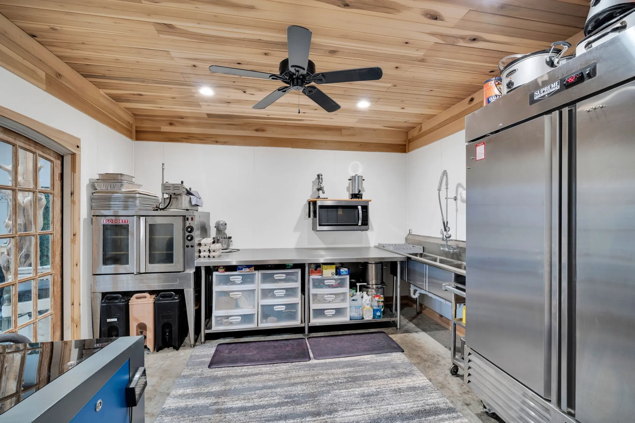 Commercial kitchen