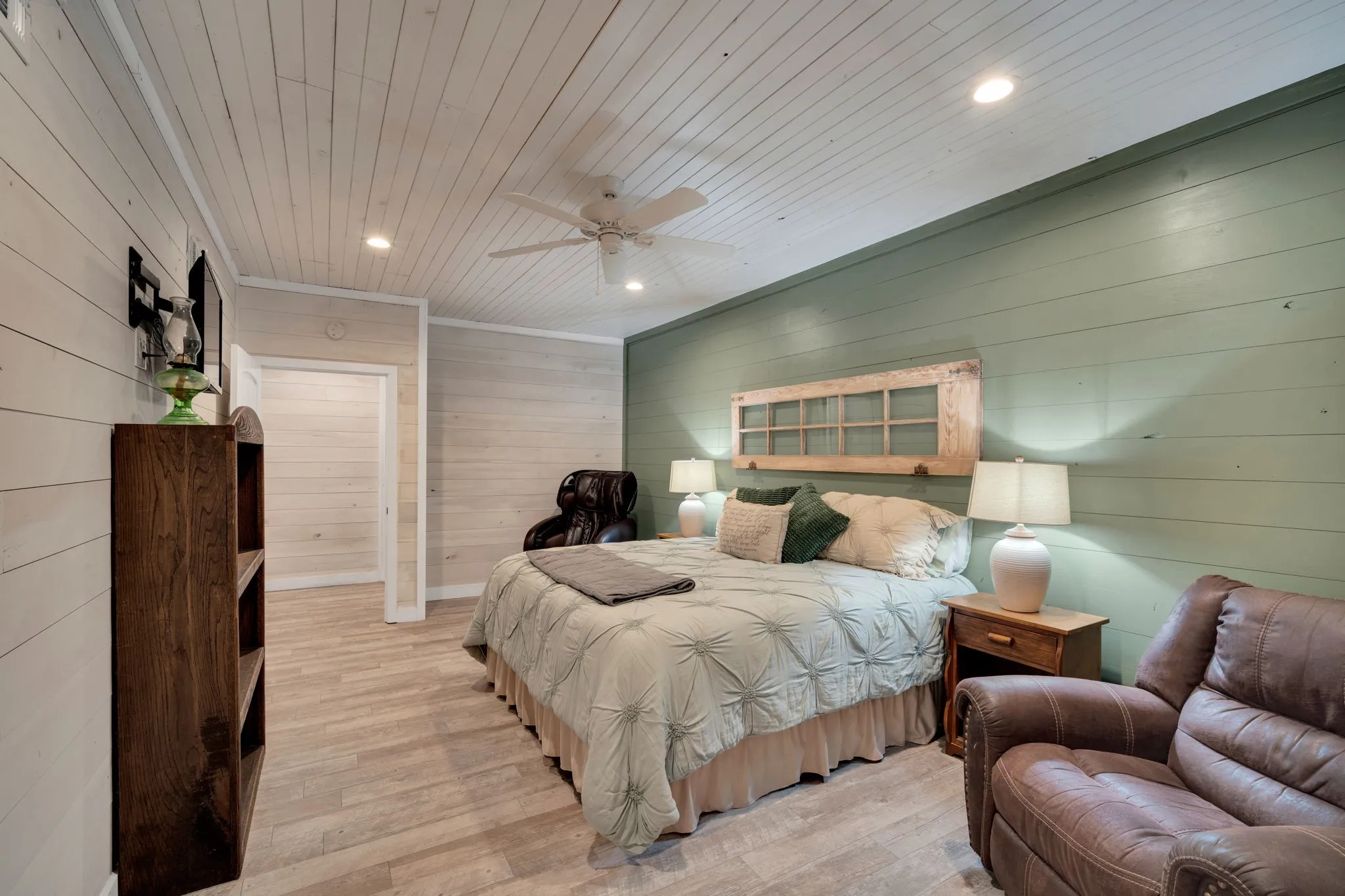Single Family Residence For Sale in Ellis County , 930 Pigg Road, Waxahachie, Texas 75165, 3 Bedroom, 4 Bathroom, 3 Garage spaces, 3,200 Sqft, built in 2020, mls#21312531, Real Estate Agent in Waxahachie, Homes For Sale in Ellis county, Homes For Sale in Waxahachie, Realtor in Waxahachie Texas, Real Estate Brokerage Independent Realty Texas, Luminita Cordes Realtor