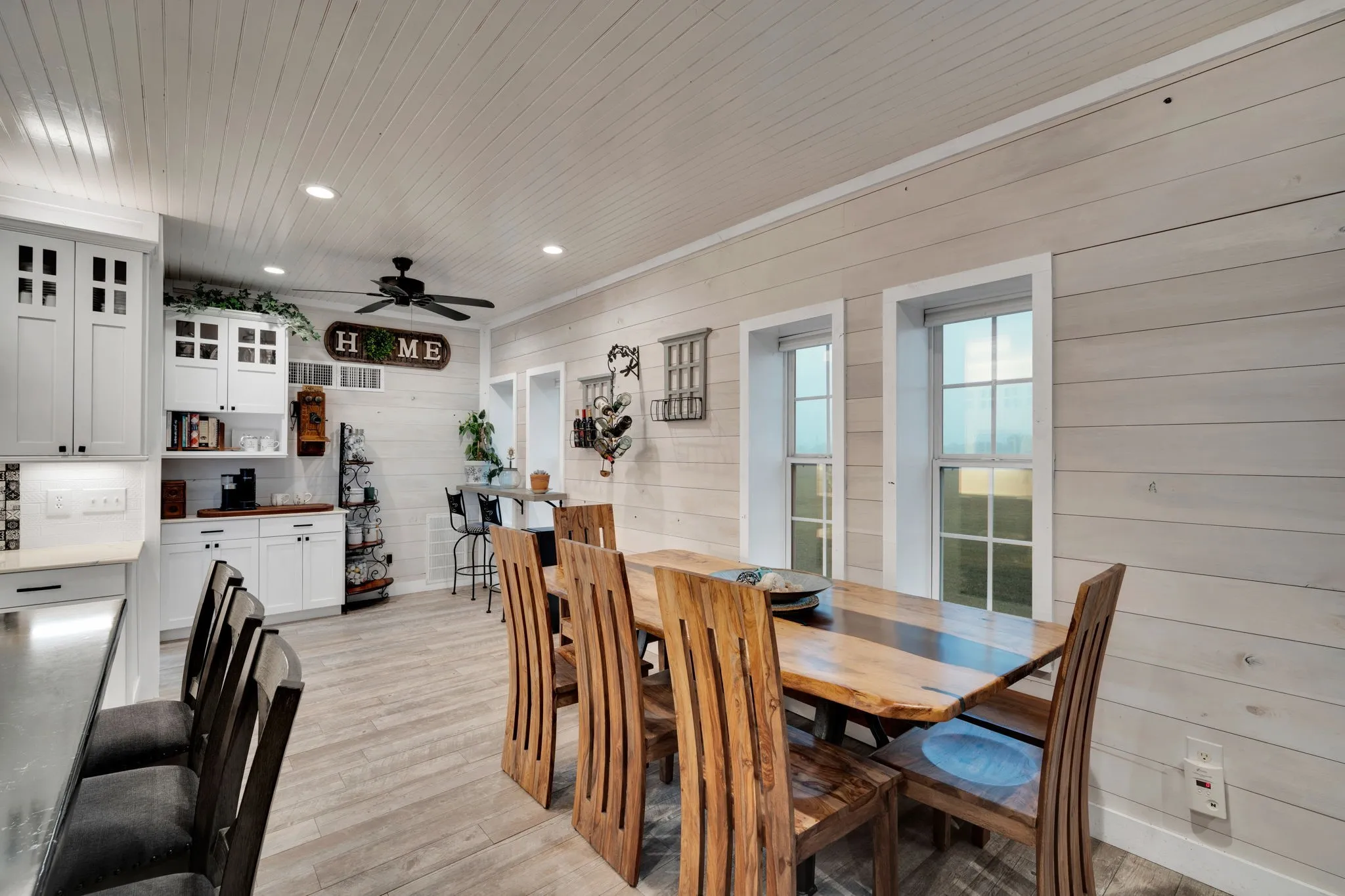 Single Family Residence For Sale in Ellis County , 930 Pigg Road, Waxahachie, Texas 75165, 3 Bedroom, 4 Bathroom, 3 Garage spaces, 3,200 Sqft, built in 2020, mls#21312531, Real Estate Agent in Waxahachie, Homes For Sale in Ellis county, Homes For Sale in Waxahachie, Realtor in Waxahachie Texas, Real Estate Brokerage Independent Realty Texas, Luminita Cordes Realtor