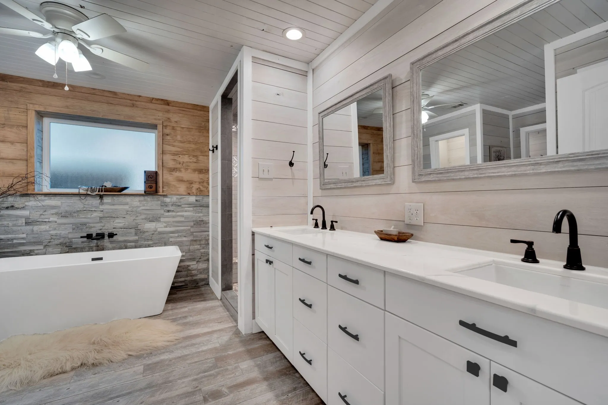 Single Family Residence For Sale in Ellis County , 930 Pigg Road, Waxahachie, Texas 75165, 3 Bedroom, 4 Bathroom, 3 Garage spaces, 3,200 Sqft, built in 2020, mls#21312531, Real Estate Agent in Waxahachie, Homes For Sale in Ellis county, Homes For Sale in Waxahachie, Realtor in Waxahachie Texas, Real Estate Brokerage Independent Realty Texas, Luminita Cordes Realtor