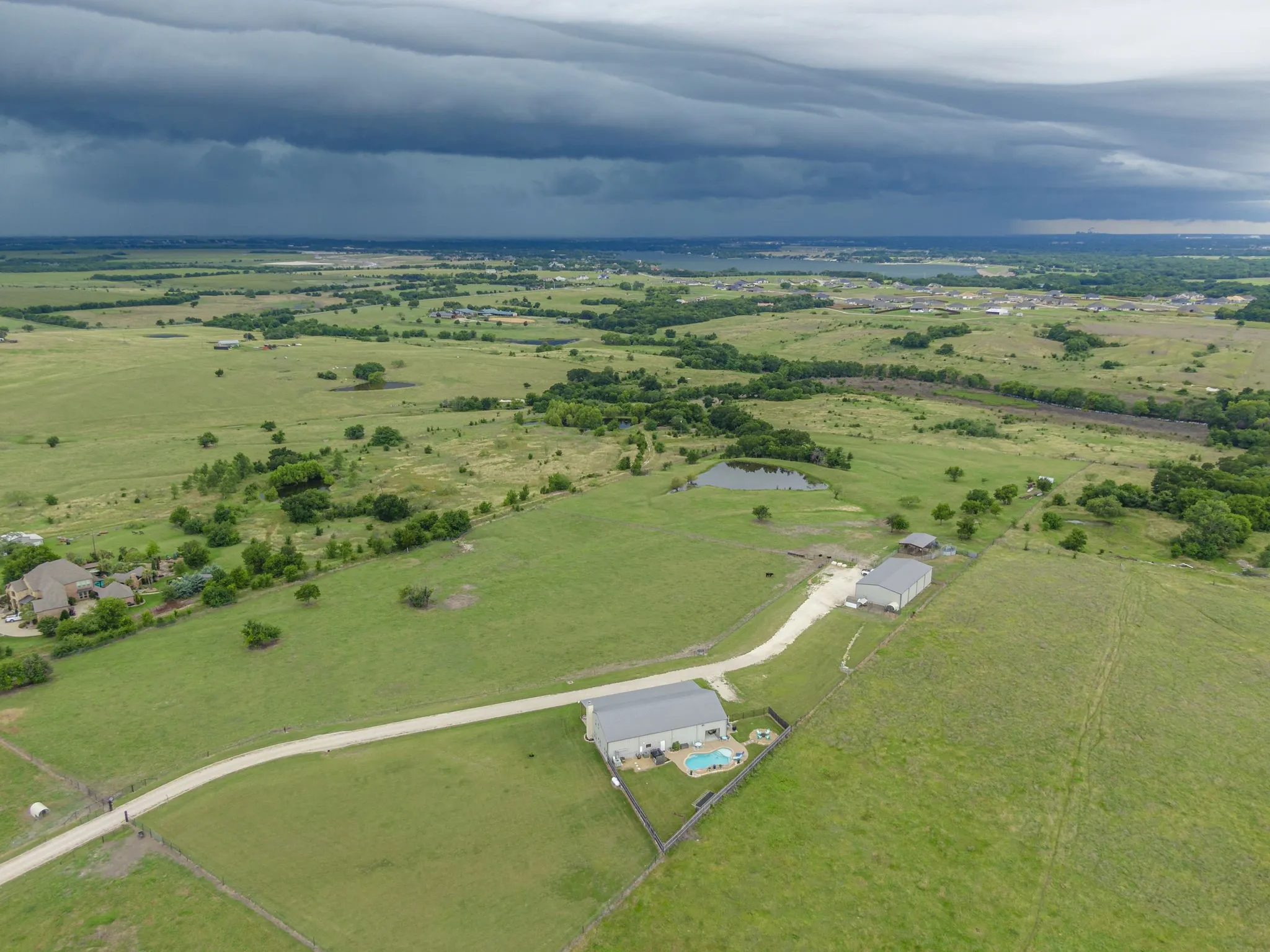 Single Family Residence For Sale in Ellis County , 930 Pigg Road, Waxahachie, Texas 75165, 3 Bedroom, 4 Bathroom, 3 Garage spaces, 3,200 Sqft, built in 2020, mls#21312531, Real Estate Agent in Waxahachie, Homes For Sale in Ellis county, Homes For Sale in Waxahachie, Realtor in Waxahachie Texas, Real Estate Brokerage Independent Realty Texas, Luminita Cordes Realtor