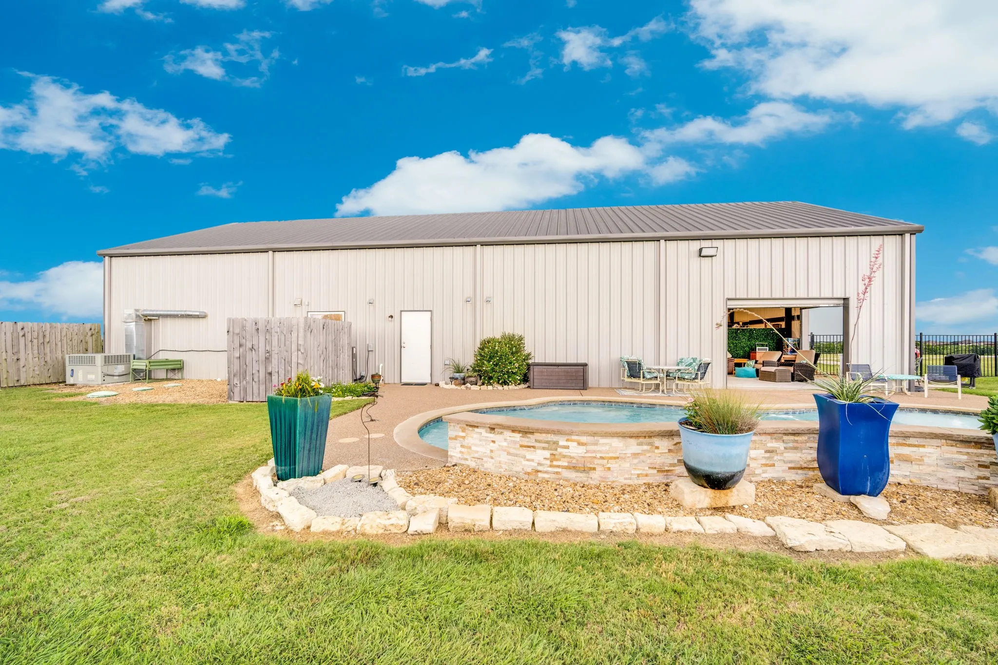 Single Family Residence For Sale in Ellis County , 930 Pigg Road, Waxahachie, Texas 75165, 3 Bedroom, 4 Bathroom, 3 Garage spaces, 3,200 Sqft, built in 2020, mls#21312531, Real Estate Agent in Waxahachie, Homes For Sale in Ellis county, Homes For Sale in Waxahachie, Realtor in Waxahachie Texas, Real Estate Brokerage Independent Realty Texas, Luminita Cordes Realtor