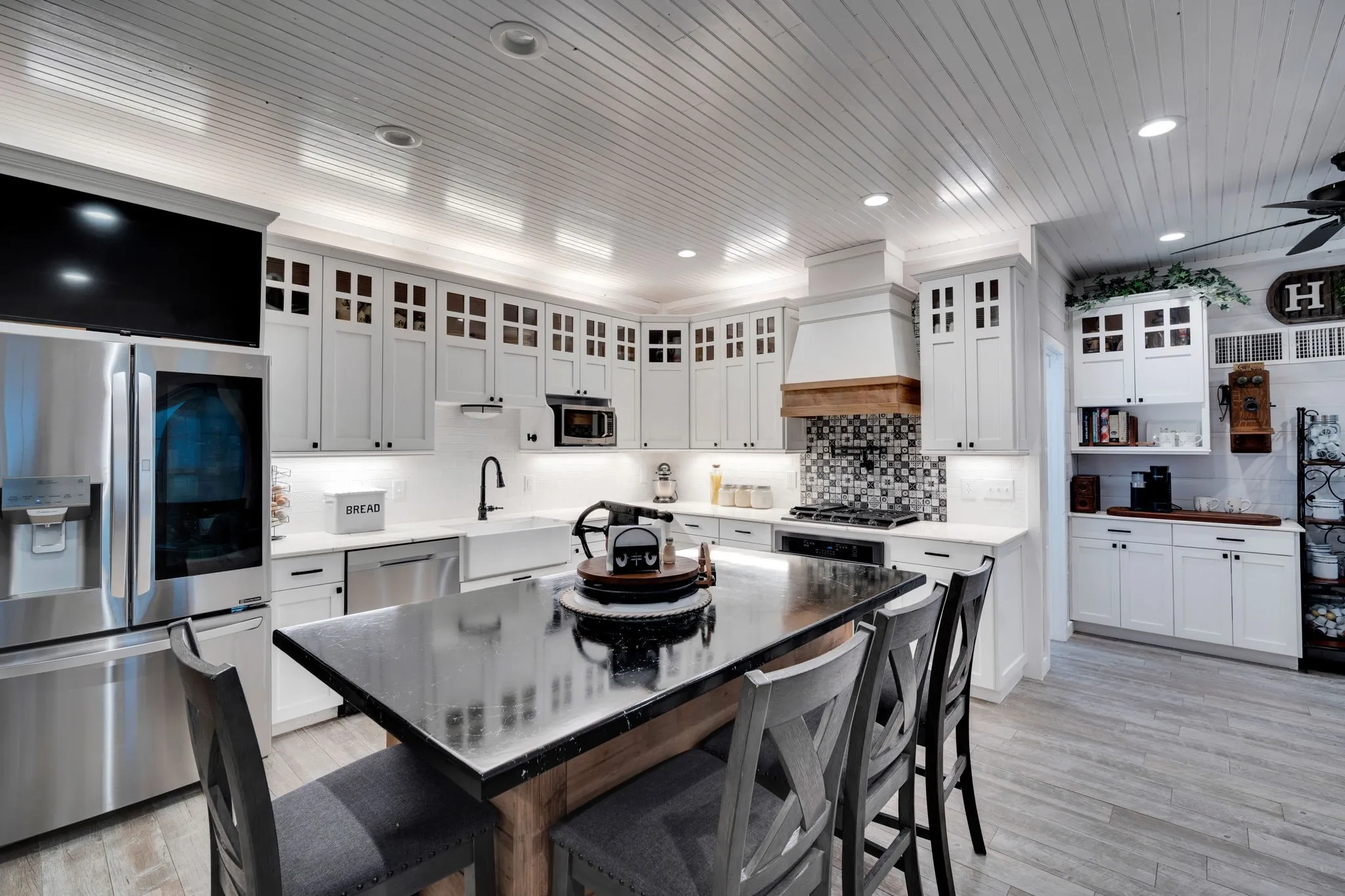 Single Family Residence For Sale in Ellis County , 930 Pigg Road, Waxahachie, Texas 75165, 3 Bedroom, 4 Bathroom, 3 Garage spaces, 3,200 Sqft, built in 2020, mls#21312531, Real Estate Agent in Waxahachie, Homes For Sale in Ellis county, Homes For Sale in Waxahachie, Realtor in Waxahachie Texas, Real Estate Brokerage Independent Realty Texas, Luminita Cordes Realtor