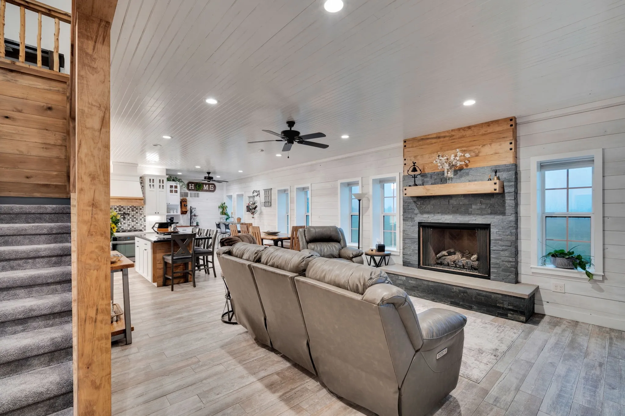 Single Family Residence For Sale in Ellis County , 930 Pigg Road, Waxahachie, Texas 75165, 3 Bedroom, 4 Bathroom, 3 Garage spaces, 3,200 Sqft, built in 2020, mls#21312531, Real Estate Agent in Waxahachie, Homes For Sale in Ellis county, Homes For Sale in Waxahachie, Realtor in Waxahachie Texas, Real Estate Brokerage Independent Realty Texas, Luminita Cordes Realtor