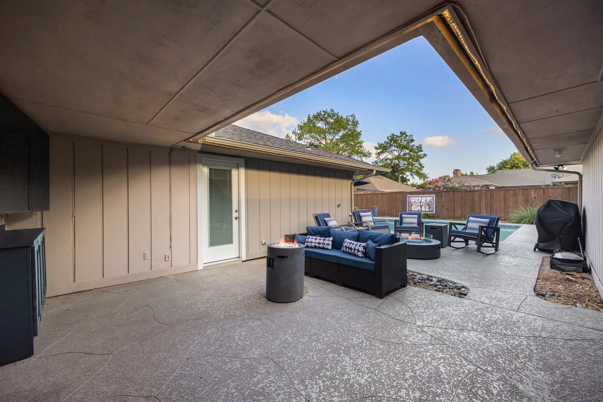 Single Family Residence For Sale in Collin County , 1904 Ports O Call Drive, Plano, Texas 75075, 4 Bedroom, 2 Bathroom, 2 Garage spaces, 2,055 Sqft, built in 1974, mls#21312097, Real Estate Agent in Plano, Homes For Sale in Collin county, Homes For Sale in Plano, Realtor in Plano Texas, Real Estate Brokerage Independent Realty Texas, Luminita Cordes Realtor