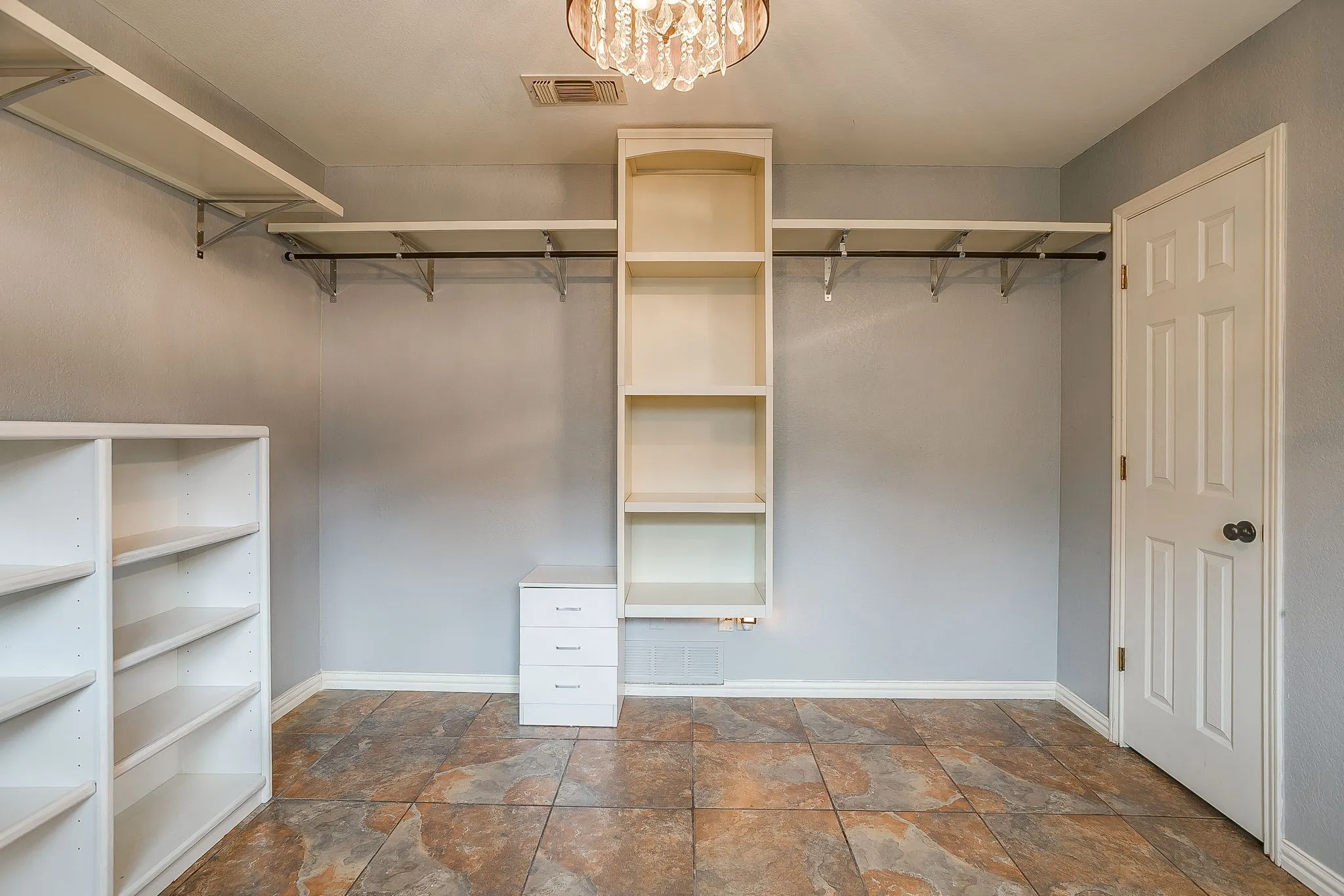 Single Family Residence For Sale in Tarrant County , 1800 Briarcrest Lane, Arlington, Texas 76012, 4 Bedroom, 3 Bathroom, 2 Garage spaces, 2,594 Sqft, built in 1978, mls#21313351, Real Estate Agent in Arlington, Homes For Sale in Tarrant county, Homes For Sale in Arlington, Realtor in Arlington Texas, Real Estate Brokerage Independent Realty Texas, Luminita Cordes Realtor