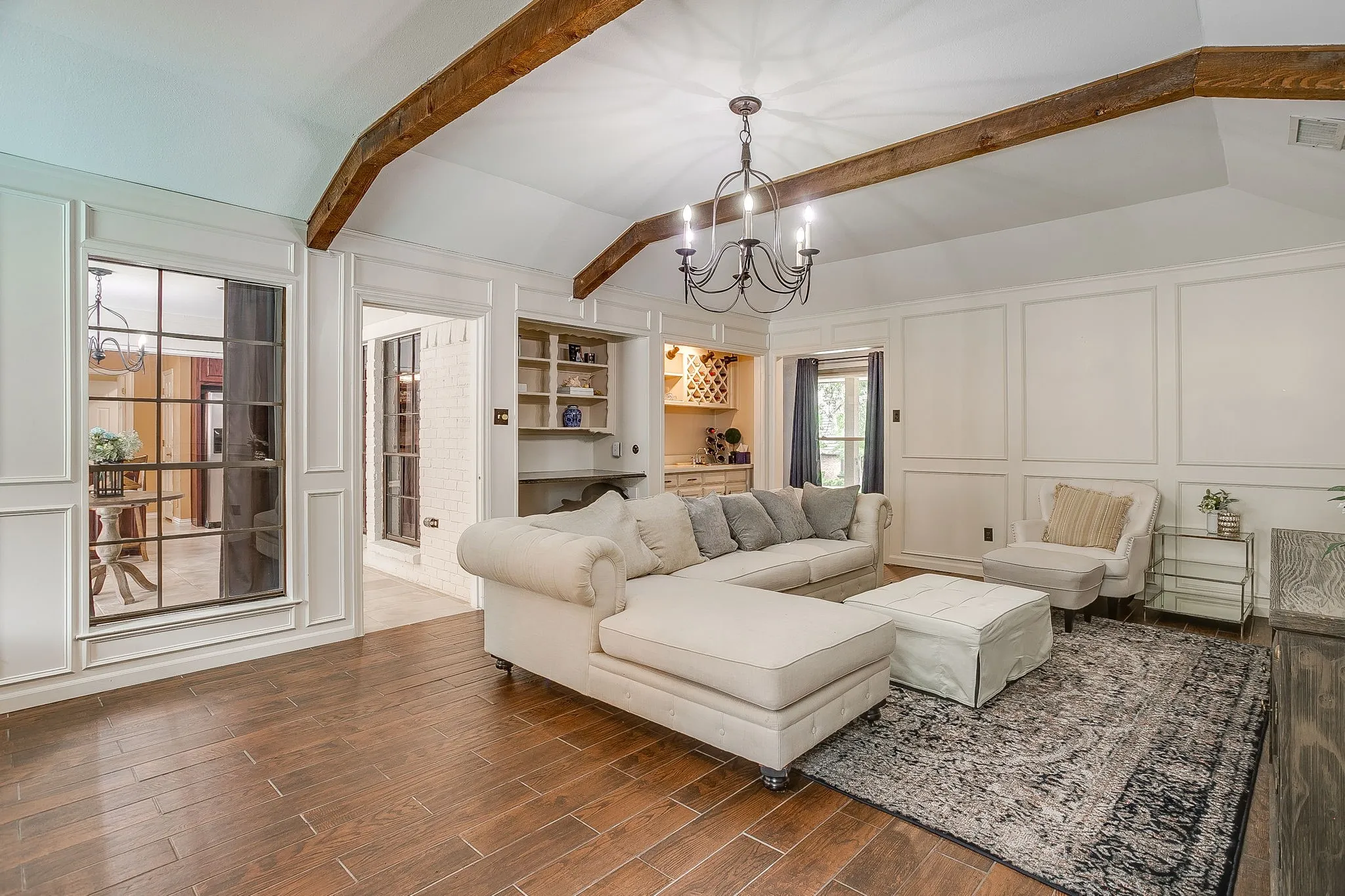 Single Family Residence For Sale in Tarrant County , 1800 Briarcrest Lane, Arlington, Texas 76012, 4 Bedroom, 3 Bathroom, 2 Garage spaces, 2,594 Sqft, built in 1978, mls#21313351, Real Estate Agent in Arlington, Homes For Sale in Tarrant county, Homes For Sale in Arlington, Realtor in Arlington Texas, Real Estate Brokerage Independent Realty Texas, Luminita Cordes Realtor