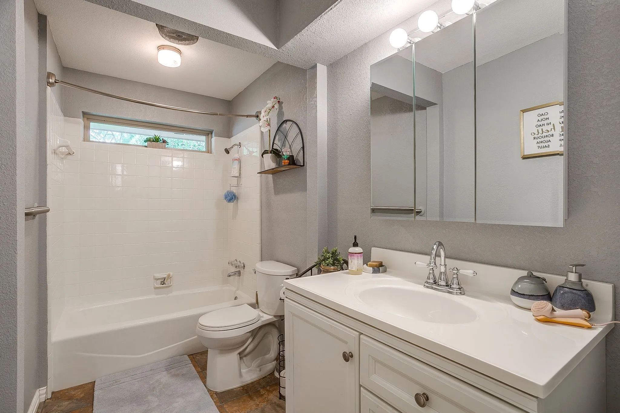 Single Family Residence For Sale in Tarrant County , 1800 Briarcrest Lane, Arlington, Texas 76012, 4 Bedroom, 3 Bathroom, 2 Garage spaces, 2,594 Sqft, built in 1978, mls#21313351, Real Estate Agent in Arlington, Homes For Sale in Tarrant county, Homes For Sale in Arlington, Realtor in Arlington Texas, Real Estate Brokerage Independent Realty Texas, Luminita Cordes Realtor