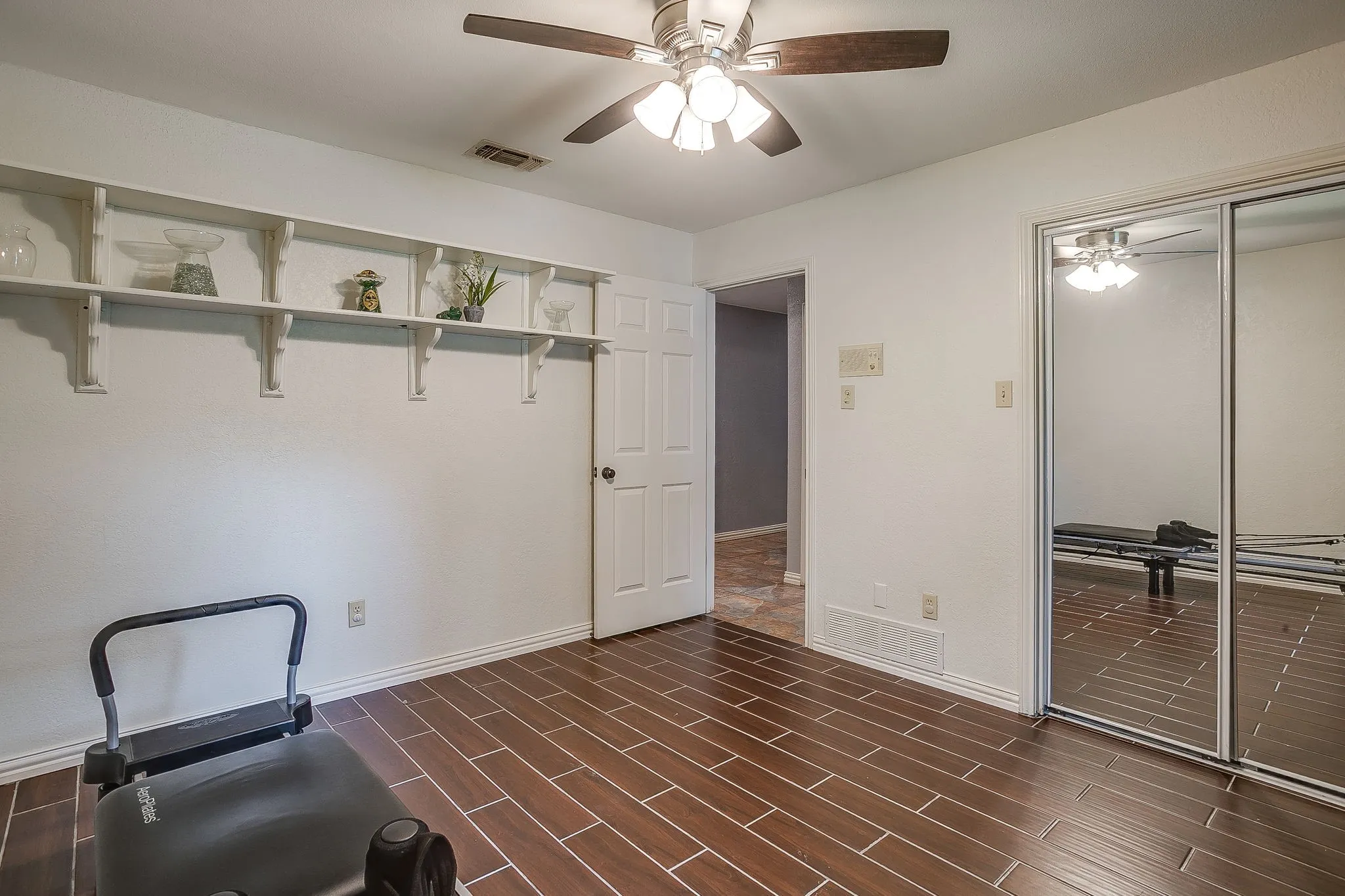 Single Family Residence For Sale in Tarrant County , 1800 Briarcrest Lane, Arlington, Texas 76012, 4 Bedroom, 3 Bathroom, 2 Garage spaces, 2,594 Sqft, built in 1978, mls#21313351, Real Estate Agent in Arlington, Homes For Sale in Tarrant county, Homes For Sale in Arlington, Realtor in Arlington Texas, Real Estate Brokerage Independent Realty Texas, Luminita Cordes Realtor