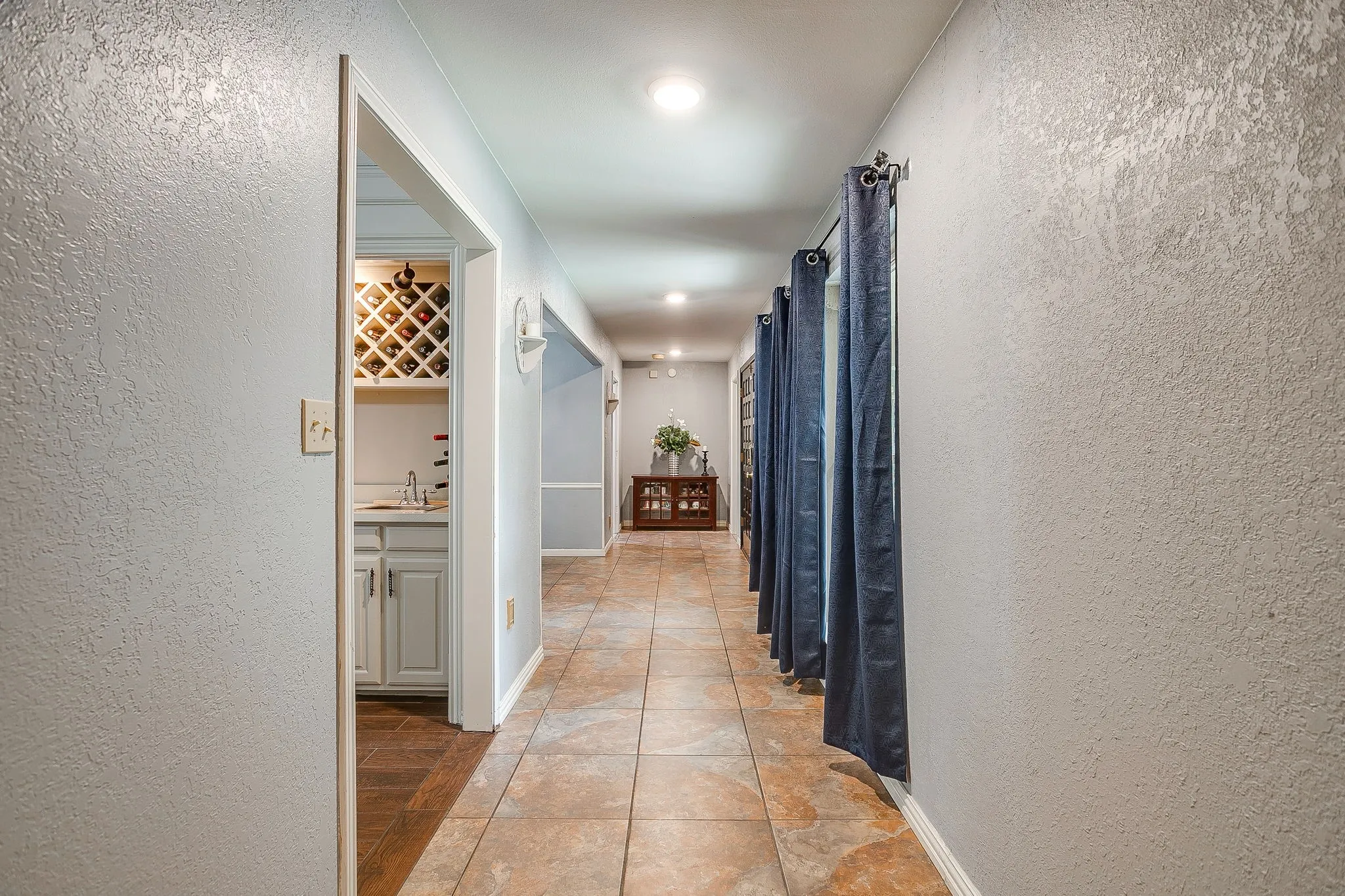 Single Family Residence For Sale in Tarrant County , 1800 Briarcrest Lane, Arlington, Texas 76012, 4 Bedroom, 3 Bathroom, 2 Garage spaces, 2,594 Sqft, built in 1978, mls#21313351, Real Estate Agent in Arlington, Homes For Sale in Tarrant county, Homes For Sale in Arlington, Realtor in Arlington Texas, Real Estate Brokerage Independent Realty Texas, Luminita Cordes Realtor
