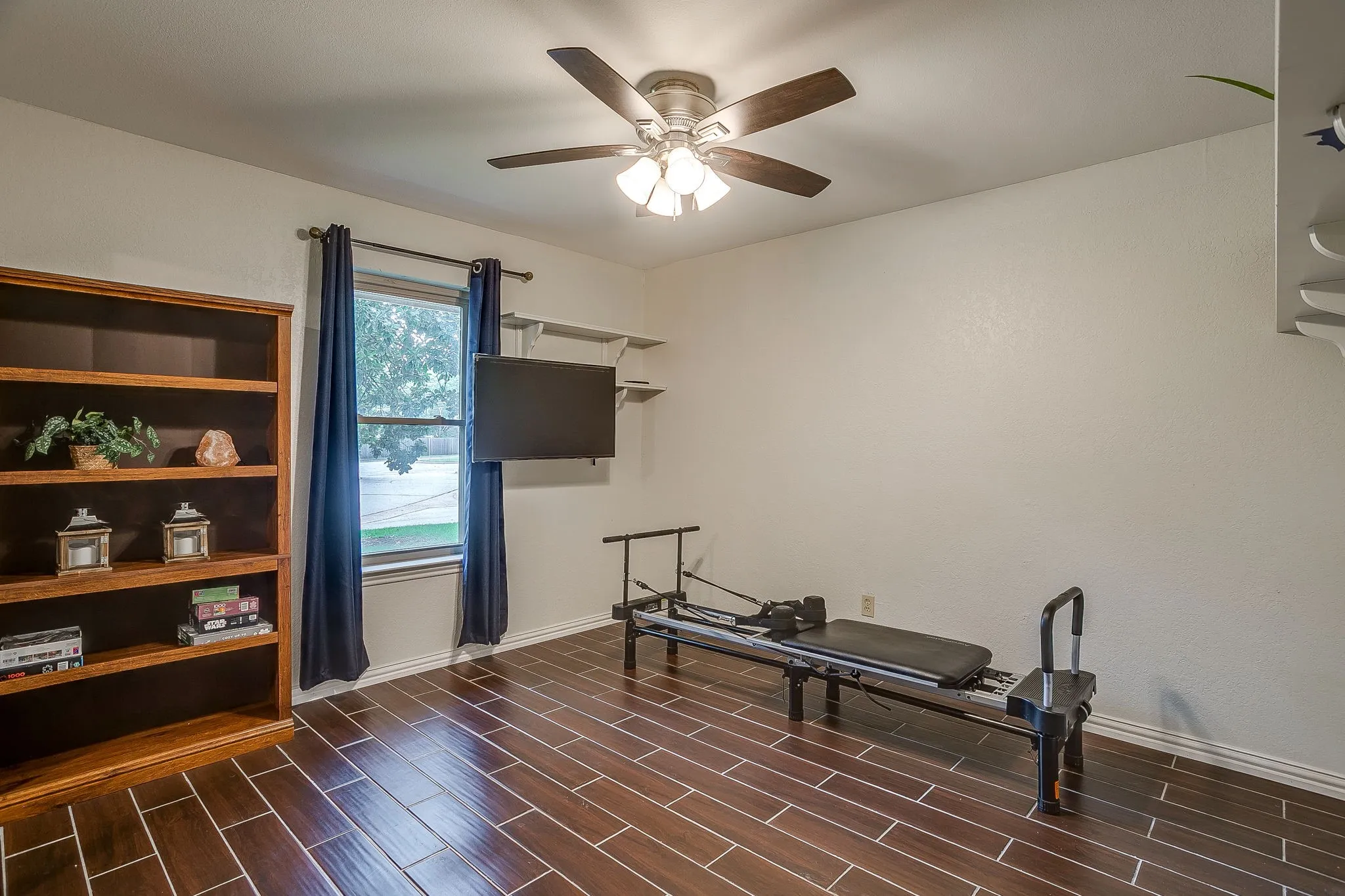 Single Family Residence For Sale in Tarrant County , 1800 Briarcrest Lane, Arlington, Texas 76012, 4 Bedroom, 3 Bathroom, 2 Garage spaces, 2,594 Sqft, built in 1978, mls#21313351, Real Estate Agent in Arlington, Homes For Sale in Tarrant county, Homes For Sale in Arlington, Realtor in Arlington Texas, Real Estate Brokerage Independent Realty Texas, Luminita Cordes Realtor