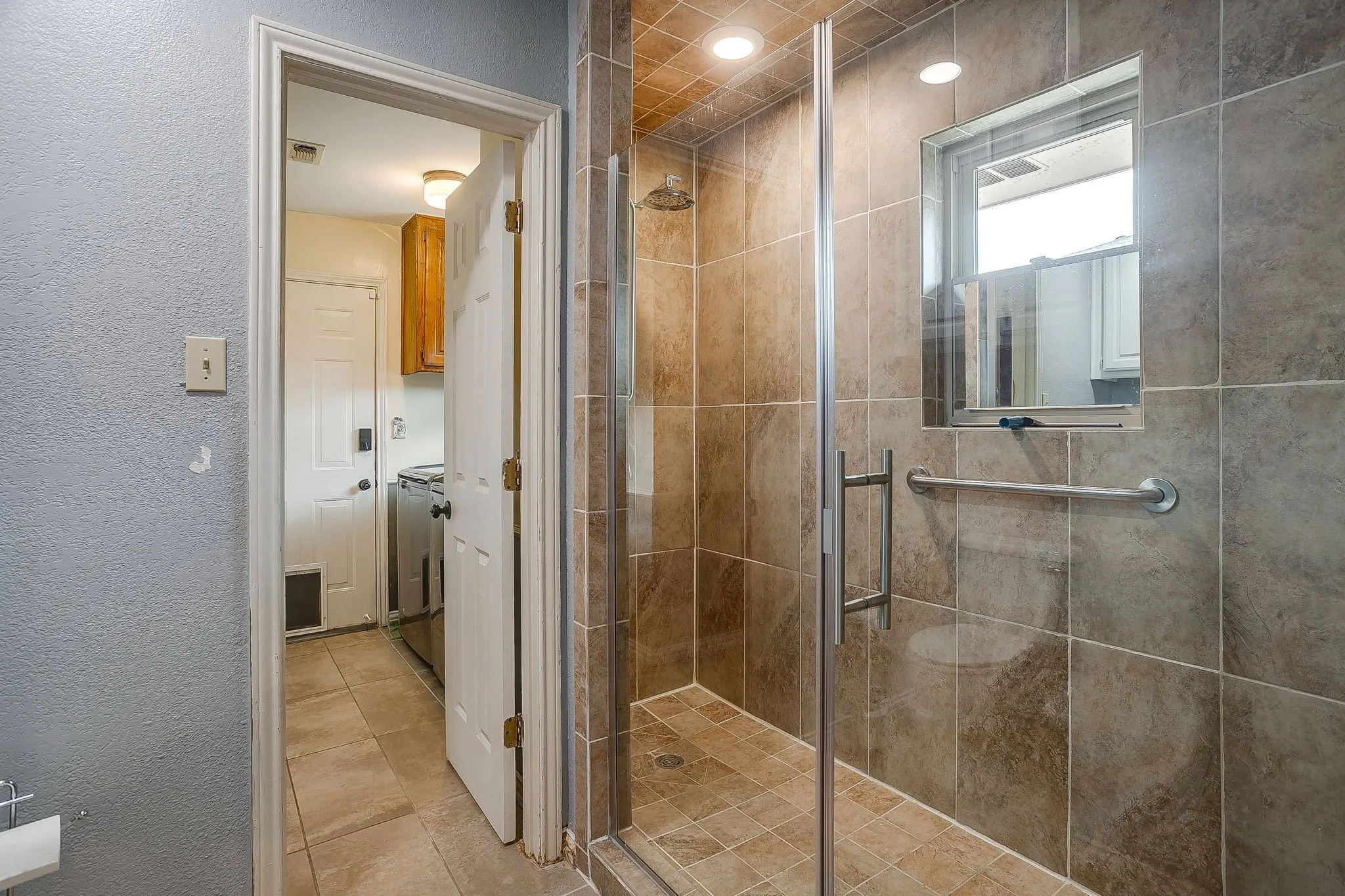 Single Family Residence For Sale in Tarrant County , 1800 Briarcrest Lane, Arlington, Texas 76012, 4 Bedroom, 3 Bathroom, 2 Garage spaces, 2,594 Sqft, built in 1978, mls#21313351, Real Estate Agent in Arlington, Homes For Sale in Tarrant county, Homes For Sale in Arlington, Realtor in Arlington Texas, Real Estate Brokerage Independent Realty Texas, Luminita Cordes Realtor