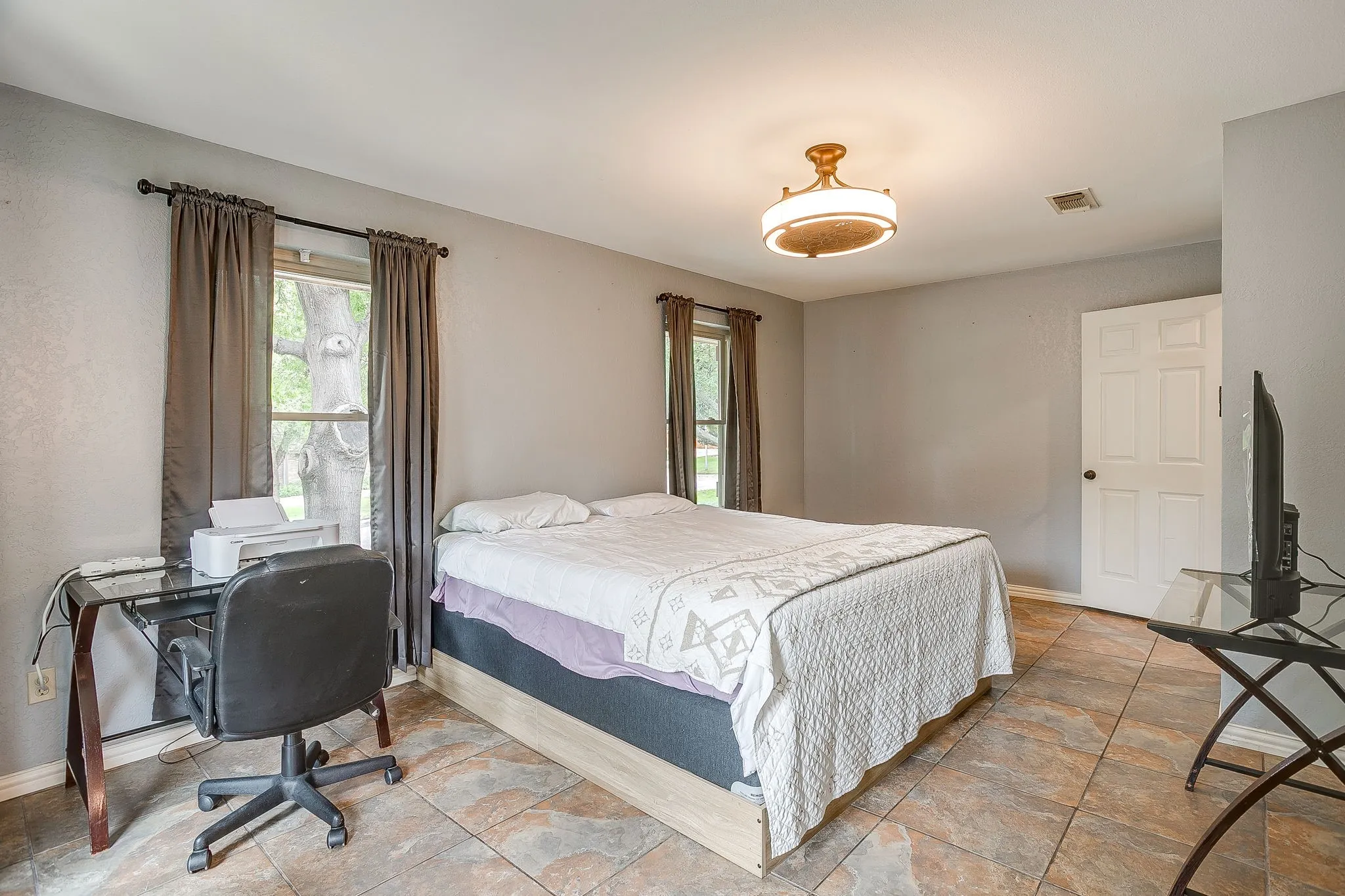 Single Family Residence For Sale in Tarrant County , 1800 Briarcrest Lane, Arlington, Texas 76012, 4 Bedroom, 3 Bathroom, 2 Garage spaces, 2,594 Sqft, built in 1978, mls#21313351, Real Estate Agent in Arlington, Homes For Sale in Tarrant county, Homes For Sale in Arlington, Realtor in Arlington Texas, Real Estate Brokerage Independent Realty Texas, Luminita Cordes Realtor
