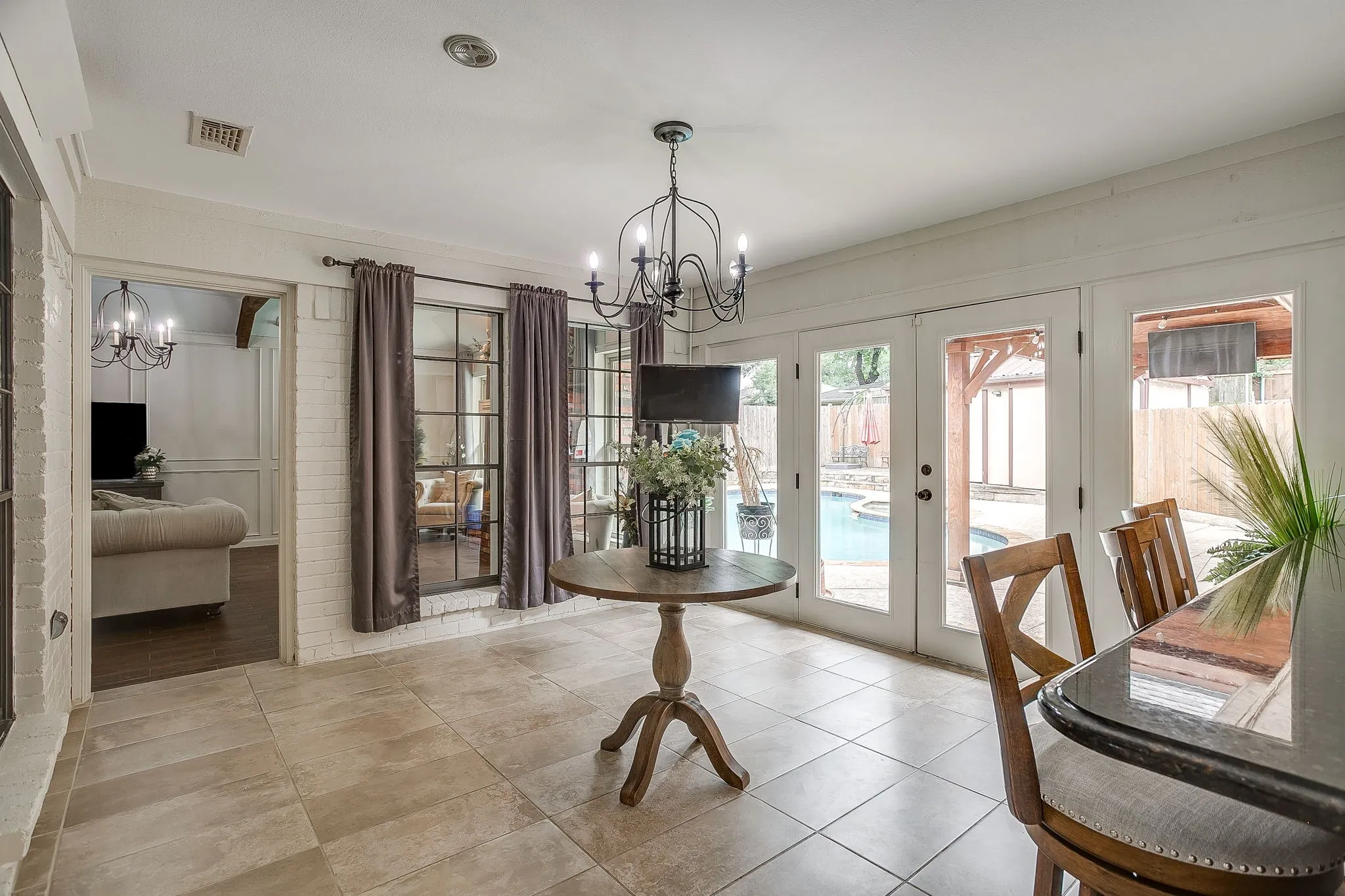 Single Family Residence For Sale in Tarrant County , 1800 Briarcrest Lane, Arlington, Texas 76012, 4 Bedroom, 3 Bathroom, 2 Garage spaces, 2,594 Sqft, built in 1978, mls#21313351, Real Estate Agent in Arlington, Homes For Sale in Tarrant county, Homes For Sale in Arlington, Realtor in Arlington Texas, Real Estate Brokerage Independent Realty Texas, Luminita Cordes Realtor