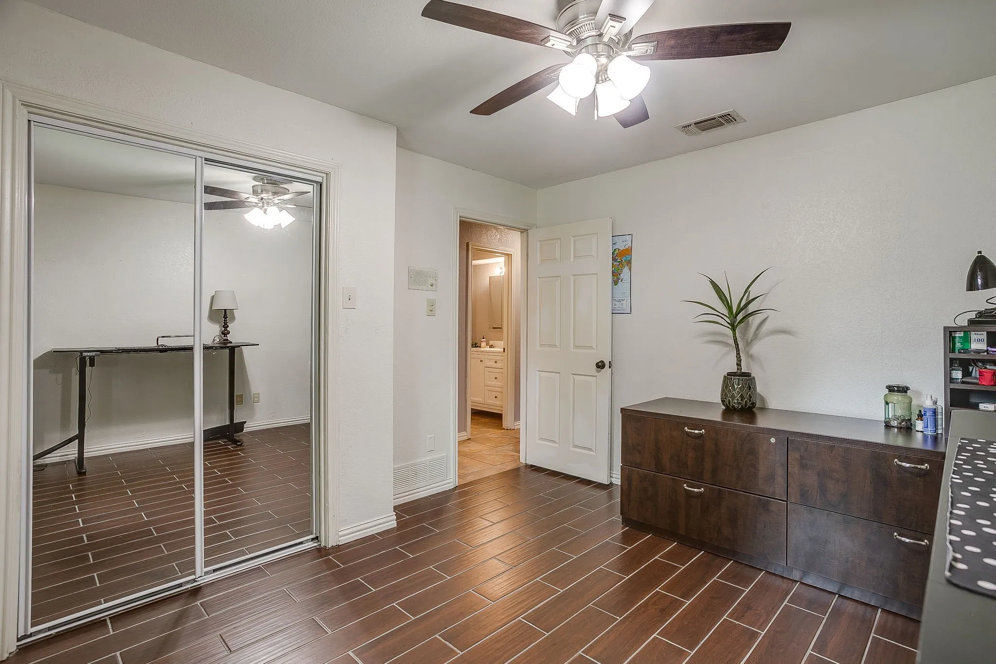 Single Family Residence For Sale in Tarrant County , 1800 Briarcrest Lane, Arlington, Texas 76012, 4 Bedroom, 3 Bathroom, 2 Garage spaces, 2,594 Sqft, built in 1978, mls#21313351, Real Estate Agent in Arlington, Homes For Sale in Tarrant county, Homes For Sale in Arlington, Realtor in Arlington Texas, Real Estate Brokerage Independent Realty Texas, Luminita Cordes Realtor