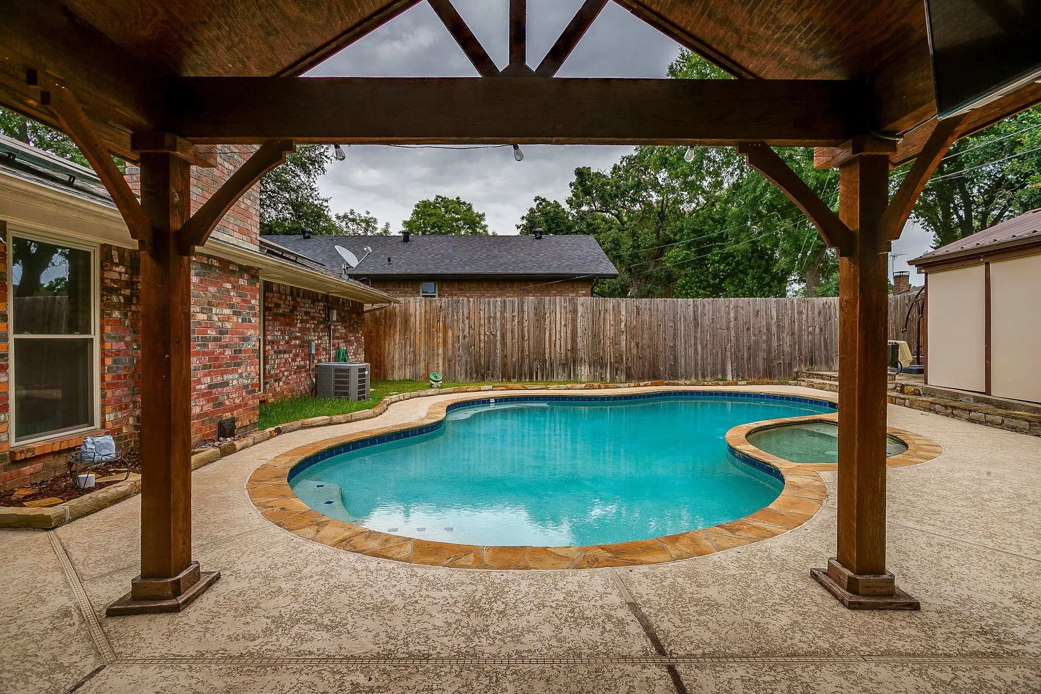 Single Family Residence For Sale in Tarrant County , 1800 Briarcrest Lane, Arlington, Texas 76012, 4 Bedroom, 3 Bathroom, 2 Garage spaces, 2,594 Sqft, built in 1978, mls#21313351, Real Estate Agent in Arlington, Homes For Sale in Tarrant county, Homes For Sale in Arlington, Realtor in Arlington Texas, Real Estate Brokerage Independent Realty Texas, Luminita Cordes Realtor