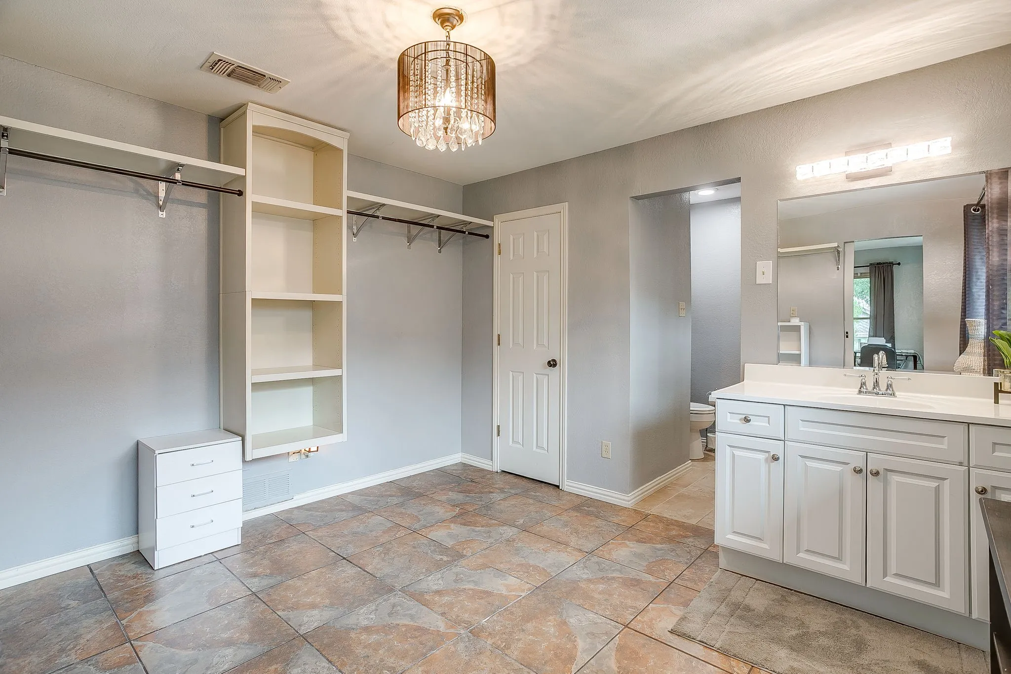 Single Family Residence For Sale in Tarrant County , 1800 Briarcrest Lane, Arlington, Texas 76012, 4 Bedroom, 3 Bathroom, 2 Garage spaces, 2,594 Sqft, built in 1978, mls#21313351, Real Estate Agent in Arlington, Homes For Sale in Tarrant county, Homes For Sale in Arlington, Realtor in Arlington Texas, Real Estate Brokerage Independent Realty Texas, Luminita Cordes Realtor
