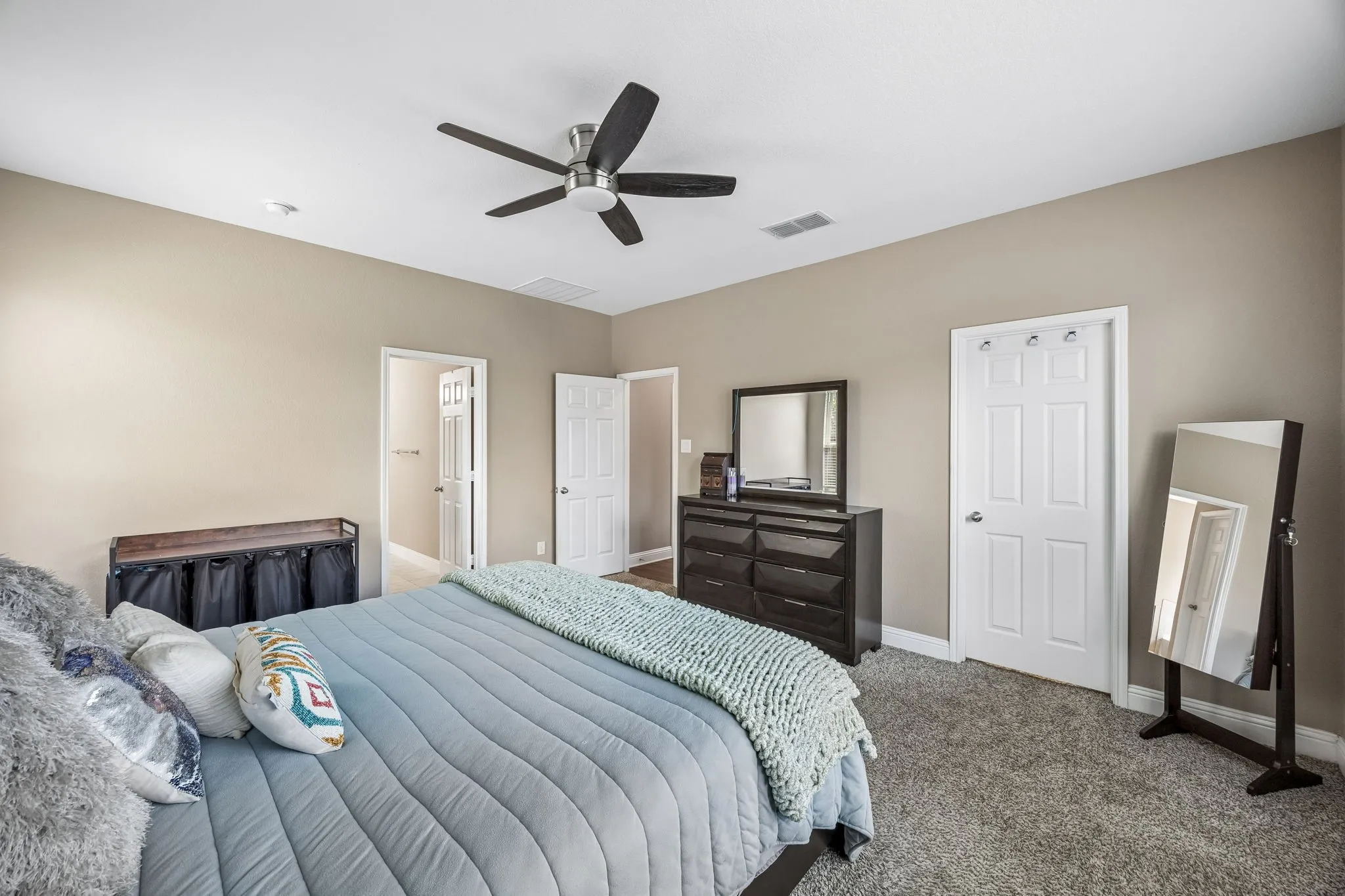 Single Family Residence For Sale in Tarrant County , 636 Fox View Drive, Fort Worth, Texas 76131, 4 Bedroom, 2 Bathroom, 2 Garage spaces, 2,208 Sqft, built in 2019, mls#21310067, Real Estate Agent in Fort Worth, Homes For Sale in Tarrant county, Homes For Sale in Fort Worth, Realtor in Fort Worth Texas, Real Estate Brokerage Independent Realty Texas, Luminita Cordes Realtor