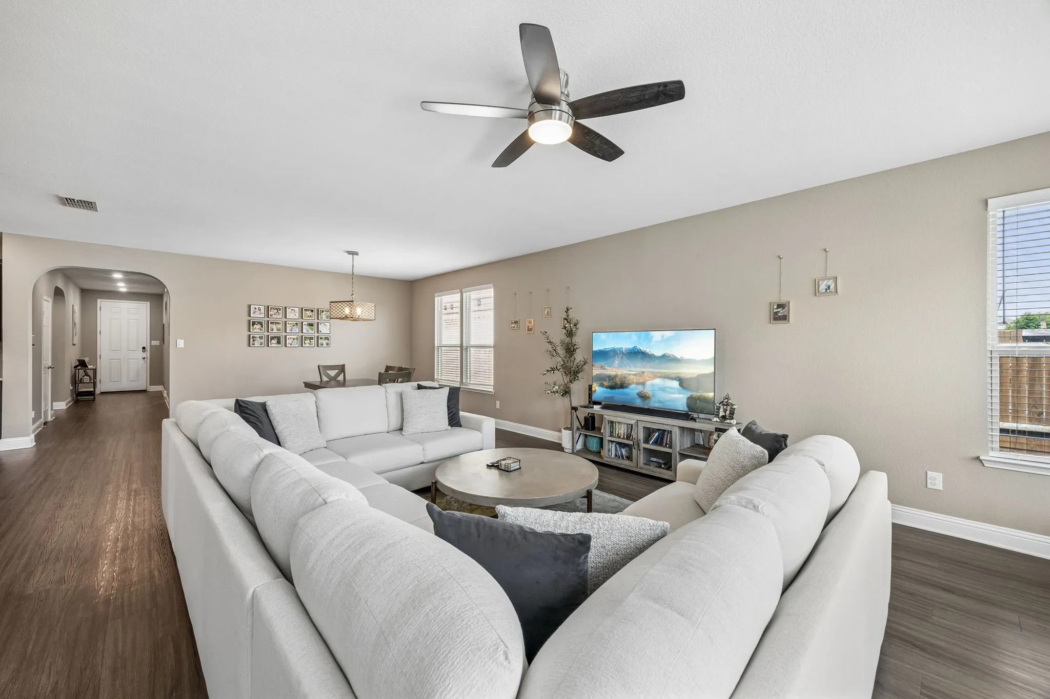 Single Family Residence For Sale in Tarrant County , 636 Fox View Drive, Fort Worth, Texas 76131, 4 Bedroom, 2 Bathroom, 2 Garage spaces, 2,208 Sqft, built in 2019, mls#21310067, Real Estate Agent in Fort Worth, Homes For Sale in Tarrant county, Homes For Sale in Fort Worth, Realtor in Fort Worth Texas, Real Estate Brokerage Independent Realty Texas, Luminita Cordes Realtor