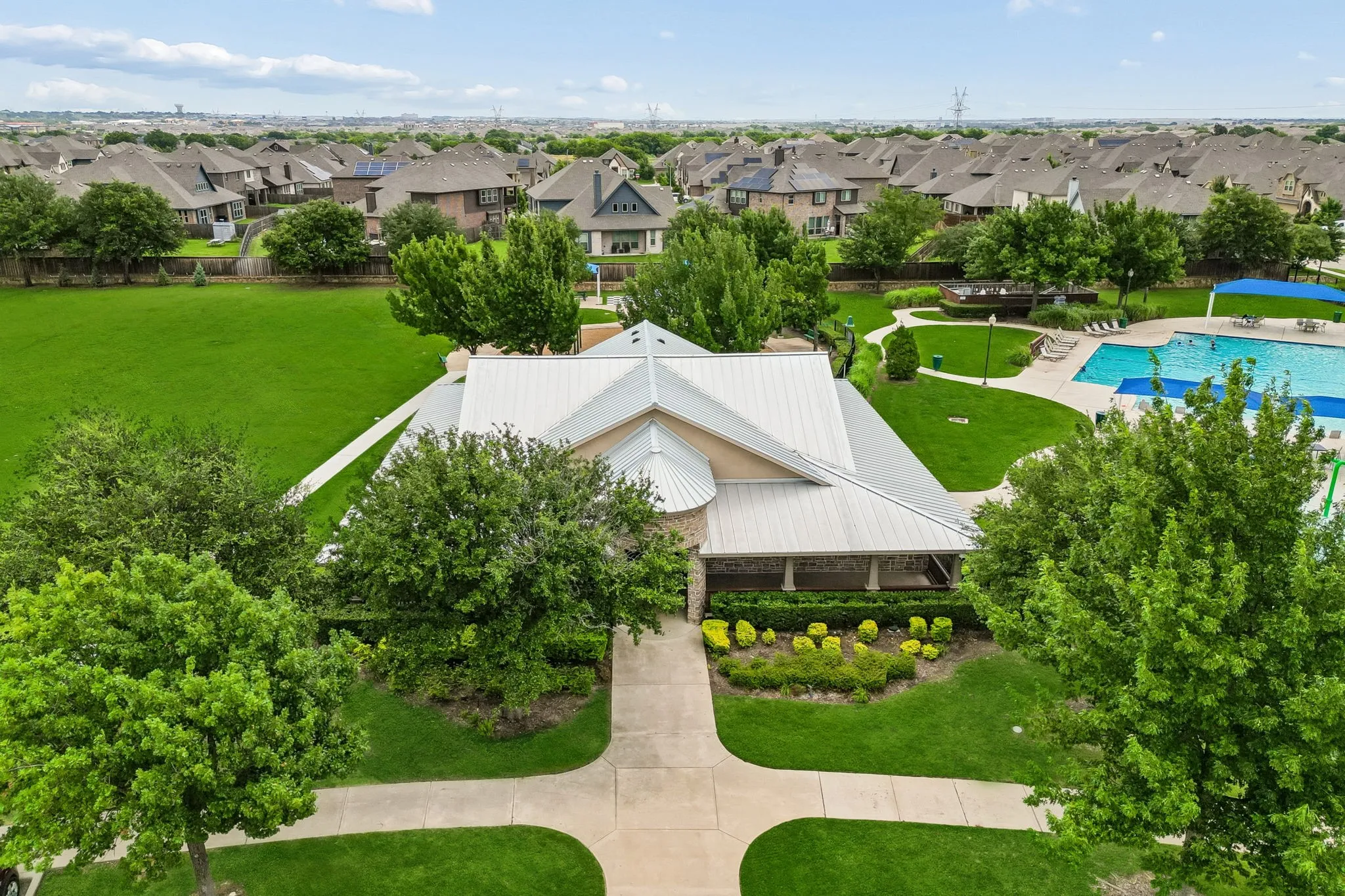 Single Family Residence For Sale in Tarrant County , 636 Fox View Drive, Fort Worth, Texas 76131, 4 Bedroom, 2 Bathroom, 2 Garage spaces, 2,208 Sqft, built in 2019, mls#21310067, Real Estate Agent in Fort Worth, Homes For Sale in Tarrant county, Homes For Sale in Fort Worth, Realtor in Fort Worth Texas, Real Estate Brokerage Independent Realty Texas, Luminita Cordes Realtor