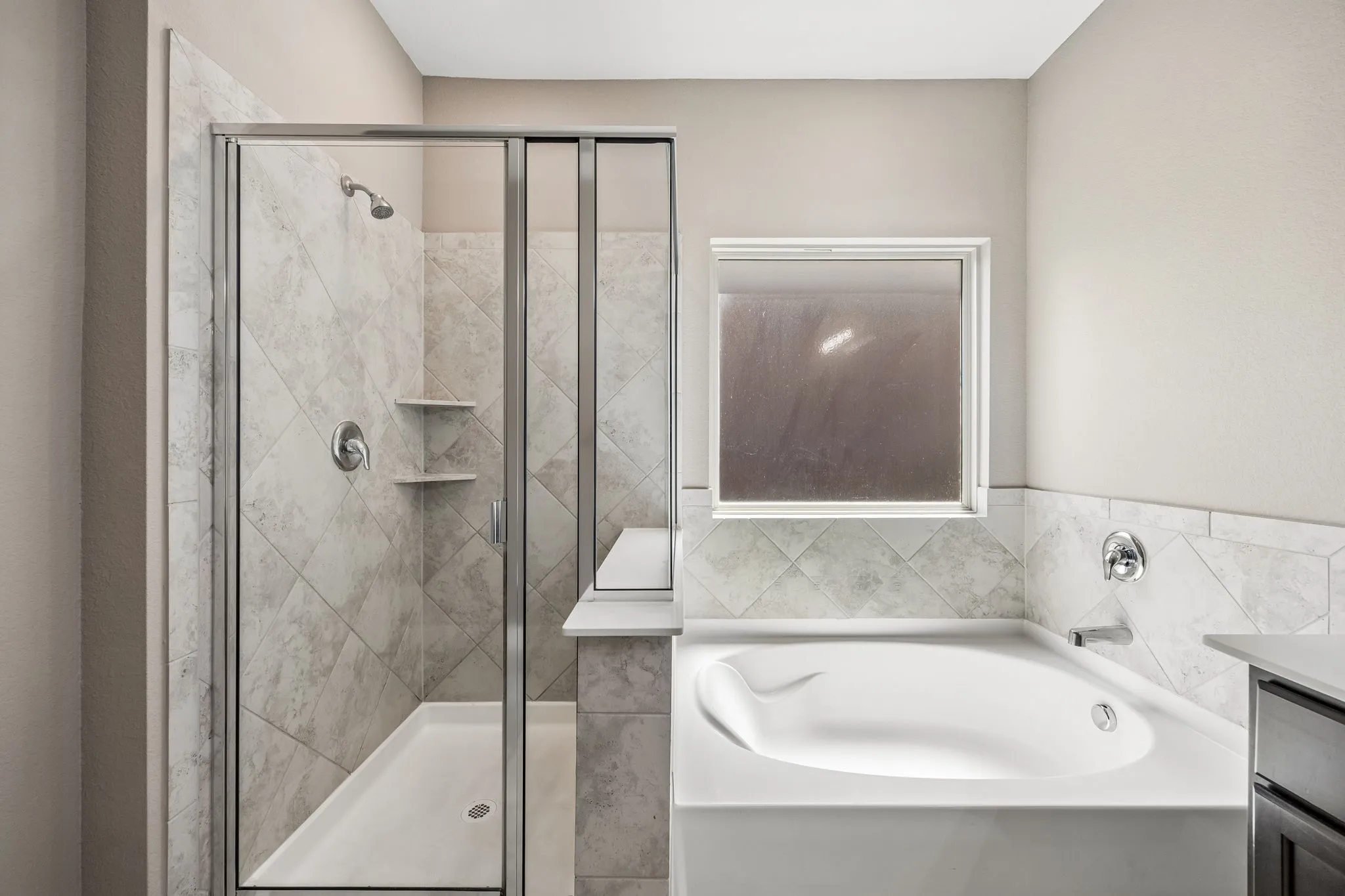 Single Family Residence For Sale in Tarrant County , 636 Fox View Drive, Fort Worth, Texas 76131, 4 Bedroom, 2 Bathroom, 2 Garage spaces, 2,208 Sqft, built in 2019, mls#21310067, Real Estate Agent in Fort Worth, Homes For Sale in Tarrant county, Homes For Sale in Fort Worth, Realtor in Fort Worth Texas, Real Estate Brokerage Independent Realty Texas, Luminita Cordes Realtor