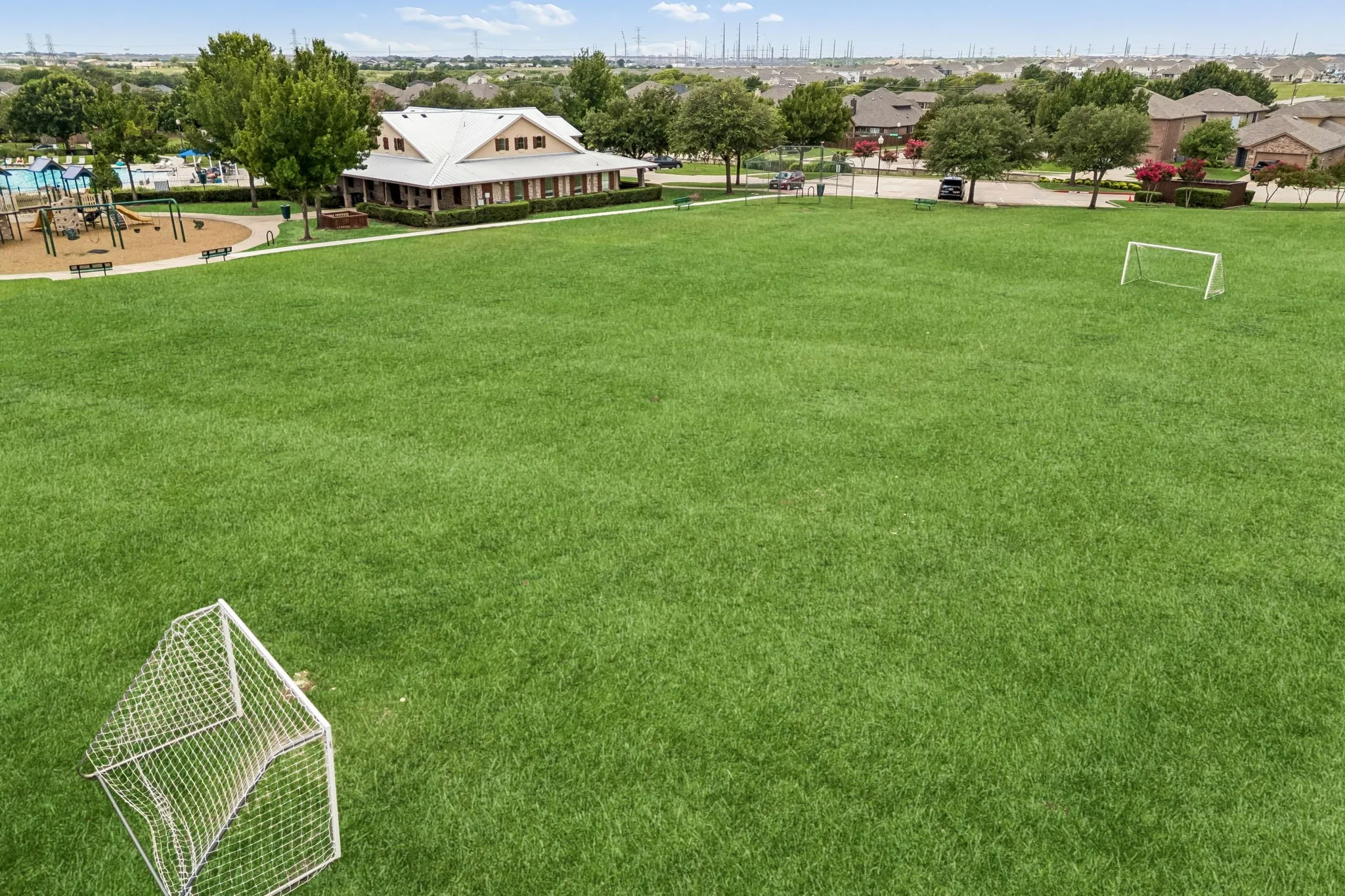 Single Family Residence For Sale in Tarrant County , 636 Fox View Drive, Fort Worth, Texas 76131, 4 Bedroom, 2 Bathroom, 2 Garage spaces, 2,208 Sqft, built in 2019, mls#21310067, Real Estate Agent in Fort Worth, Homes For Sale in Tarrant county, Homes For Sale in Fort Worth, Realtor in Fort Worth Texas, Real Estate Brokerage Independent Realty Texas, Luminita Cordes Realtor