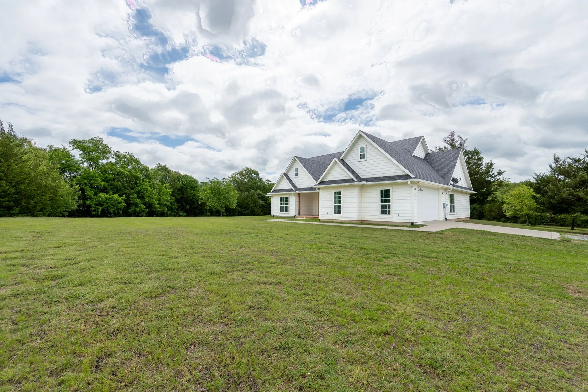 Farm For Sale in Grayson County , 38 Jubilee Farm Road, Bells, Texas 75414, 0, 4 Bathroom, 2 Garage spaces, 2,365 Sqft, built in 2017, mls#21303197, Real Estate Agent in Bells, Homes For Sale in Grayson county, Homes For Sale in Bells, Realtor in Bells Texas, Real Estate Brokerage Independent Realty Texas, Luminita Cordes Realtor