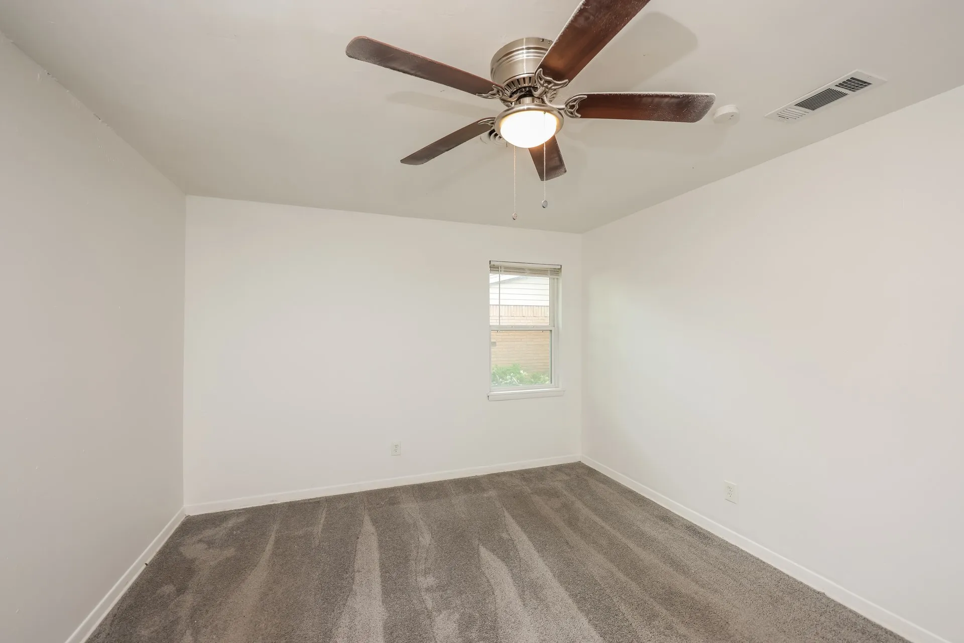 Single Family Residence For Sale in Dallas County , 3408 Loganwood Drive, Dallas, Texas 75227, 3 Bedroom, 2 Bathroom, 2 Garage spaces, 1,758 Sqft, built in 1958, mls#21310993, Real Estate Agent in Dallas, Homes For Sale in Dallas county, Homes For Sale in Dallas, Realtor in Dallas Texas, Real Estate Brokerage Independent Realty Texas, Luminita Cordes Realtor