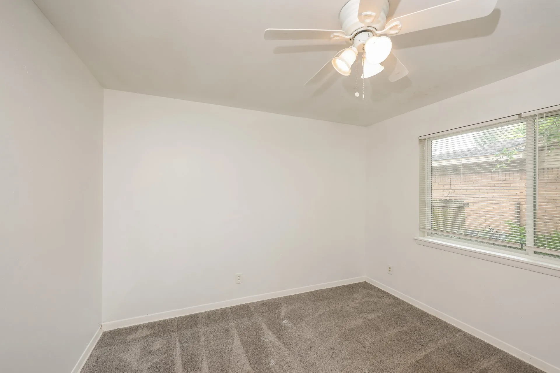 Single Family Residence For Sale in Dallas County , 3408 Loganwood Drive, Dallas, Texas 75227, 3 Bedroom, 2 Bathroom, 2 Garage spaces, 1,758 Sqft, built in 1958, mls#21310993, Real Estate Agent in Dallas, Homes For Sale in Dallas county, Homes For Sale in Dallas, Realtor in Dallas Texas, Real Estate Brokerage Independent Realty Texas, Luminita Cordes Realtor