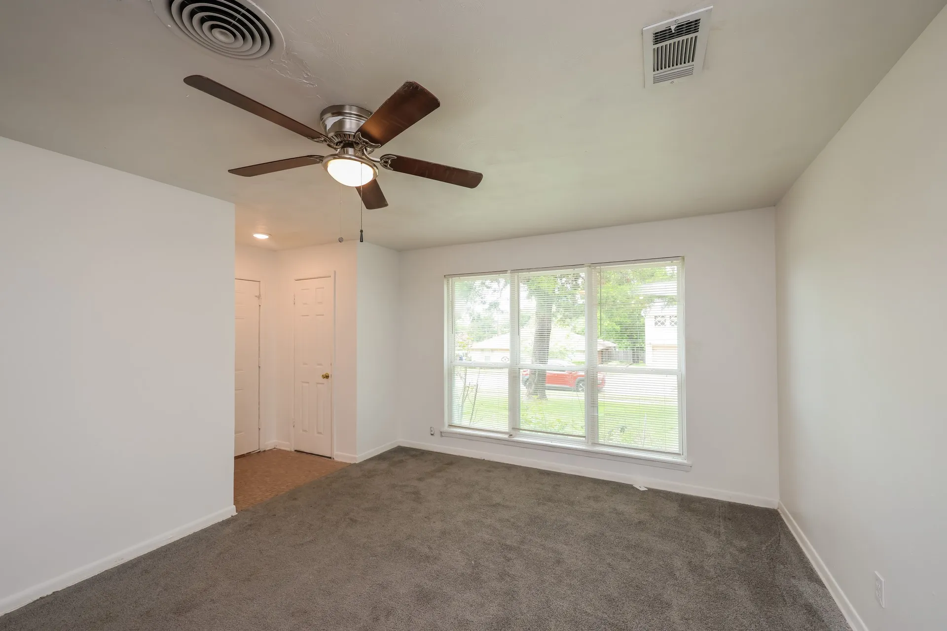 Single Family Residence For Sale in Dallas County , 3408 Loganwood Drive, Dallas, Texas 75227, 3 Bedroom, 2 Bathroom, 2 Garage spaces, 1,758 Sqft, built in 1958, mls#21310993, Real Estate Agent in Dallas, Homes For Sale in Dallas county, Homes For Sale in Dallas, Realtor in Dallas Texas, Real Estate Brokerage Independent Realty Texas, Luminita Cordes Realtor