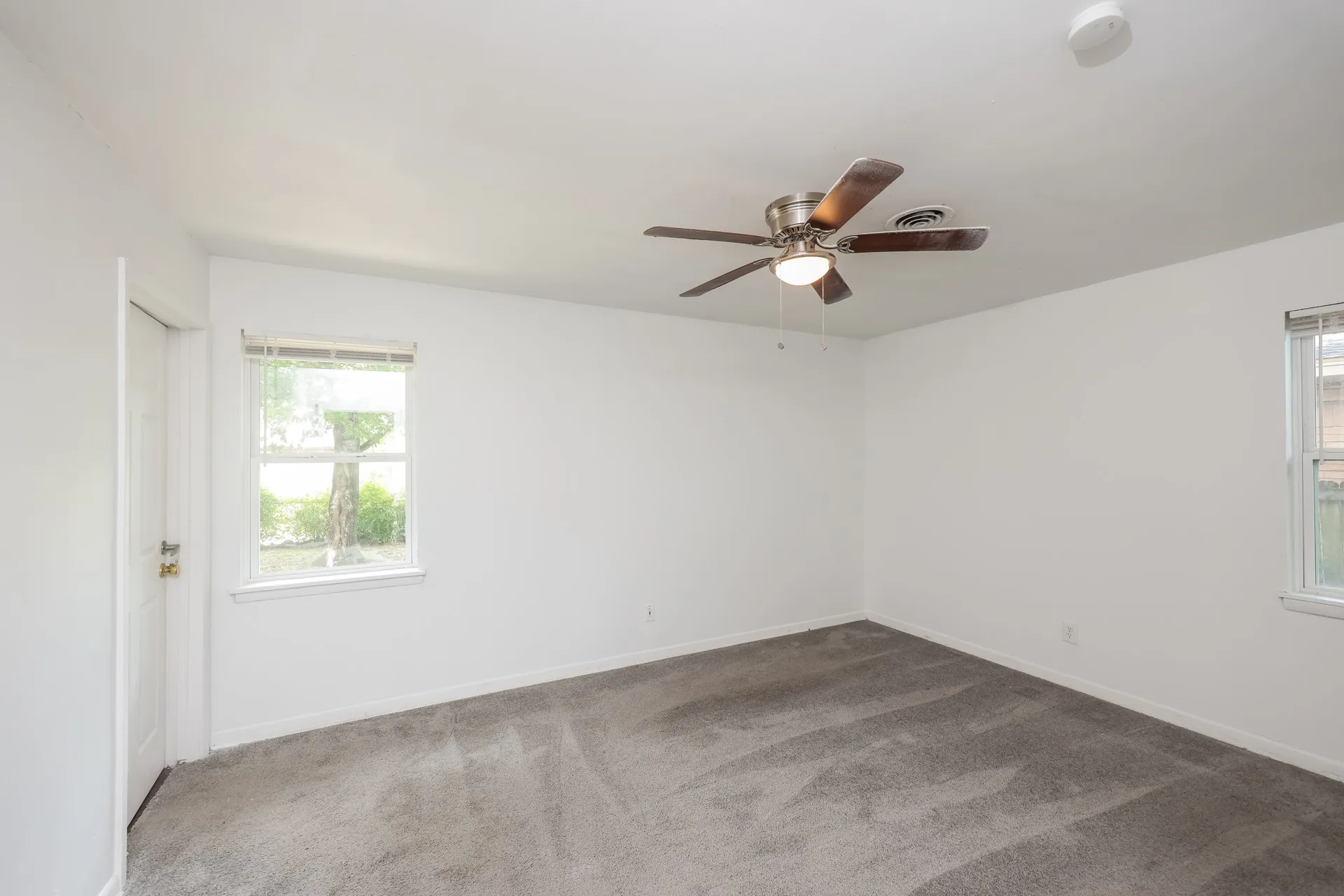 Single Family Residence For Sale in Dallas County , 3408 Loganwood Drive, Dallas, Texas 75227, 3 Bedroom, 2 Bathroom, 2 Garage spaces, 1,758 Sqft, built in 1958, mls#21310993, Real Estate Agent in Dallas, Homes For Sale in Dallas county, Homes For Sale in Dallas, Realtor in Dallas Texas, Real Estate Brokerage Independent Realty Texas, Luminita Cordes Realtor